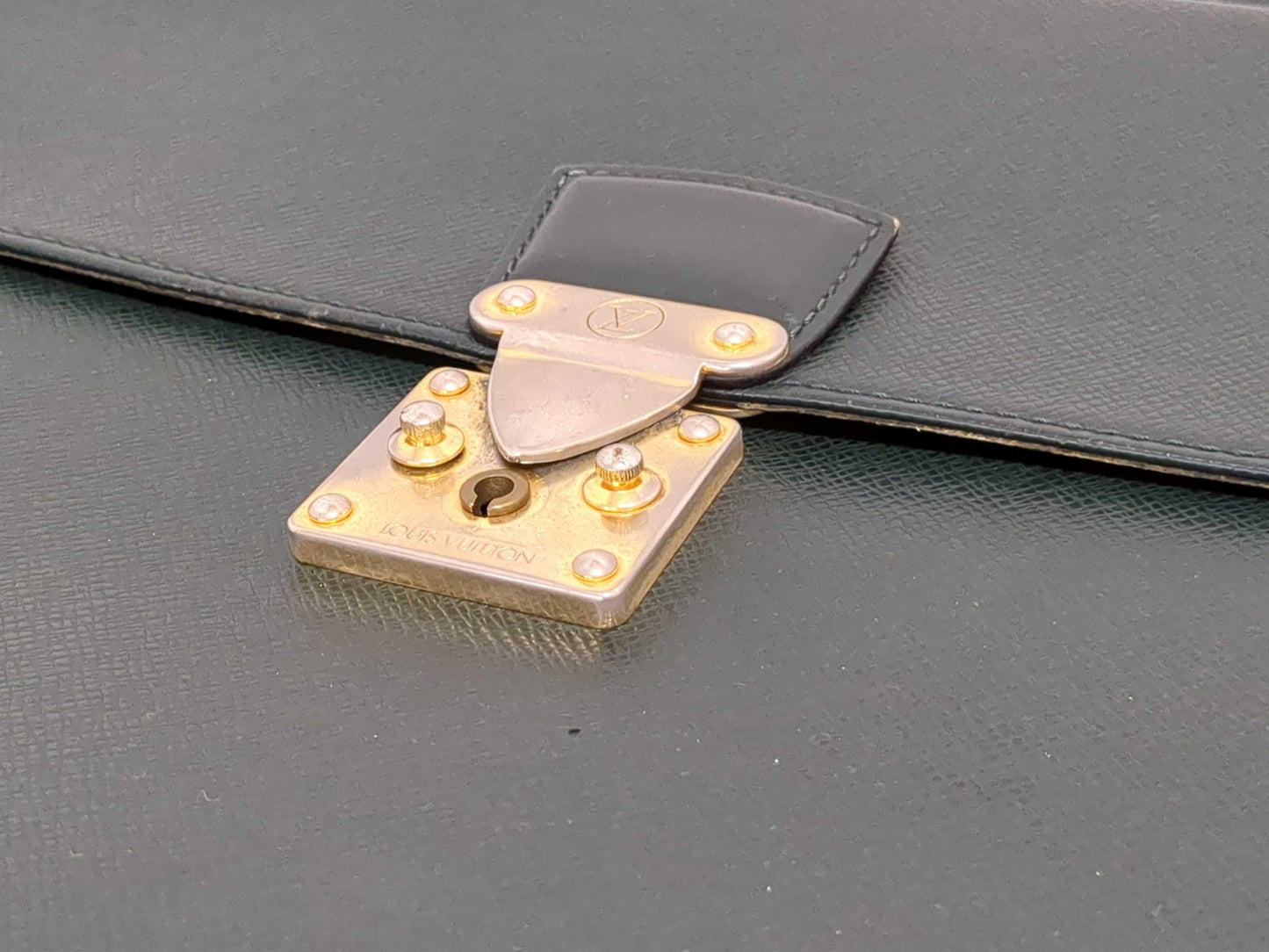 LOUIS VUITTON Monogram/Taiga True Toilet/Serviette Clado Second Bag