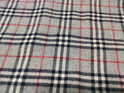 BURBERRY 100% wool scarf