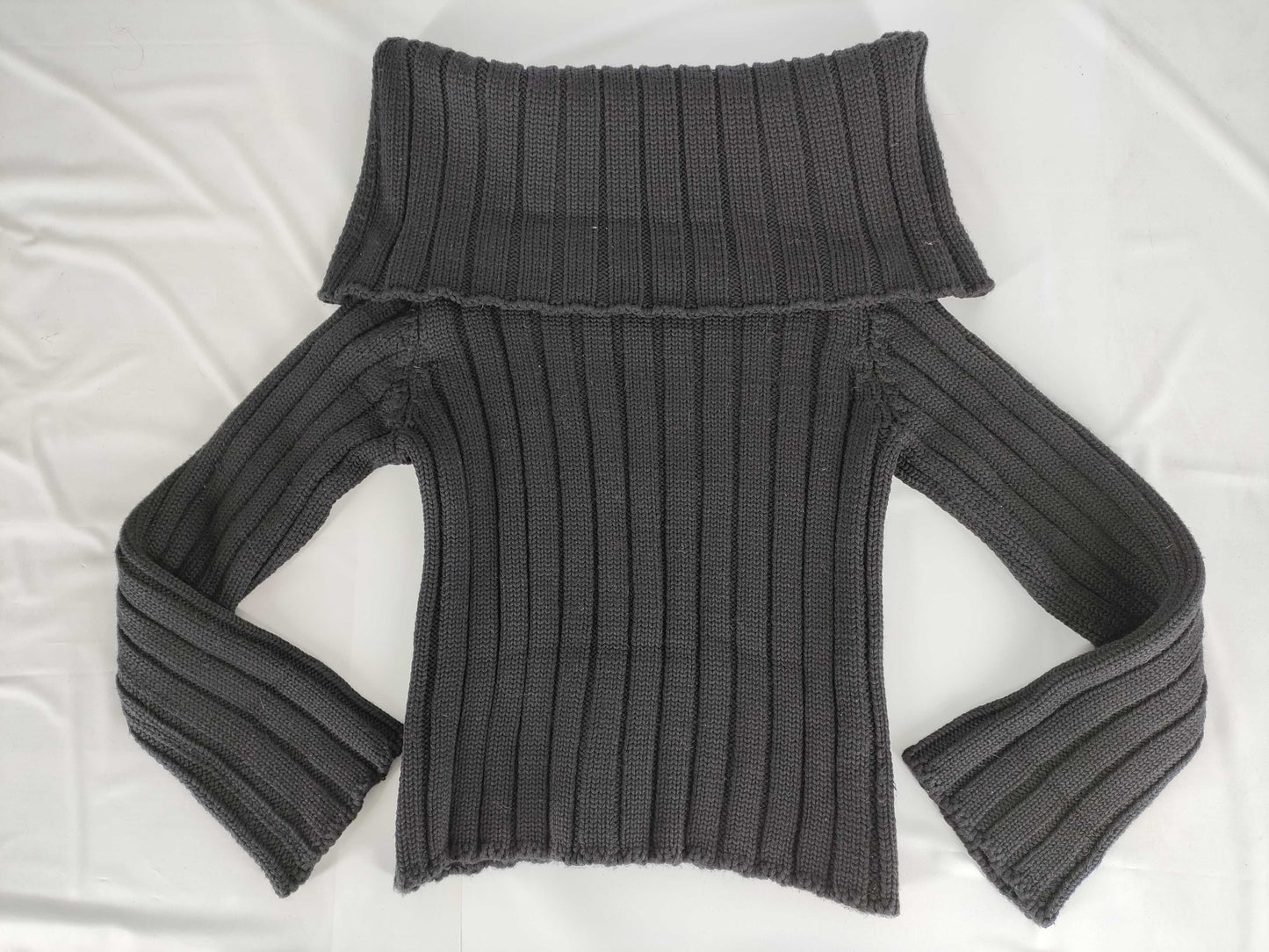 CHANEL 99A logo plate off-white turtleneck knit top in black