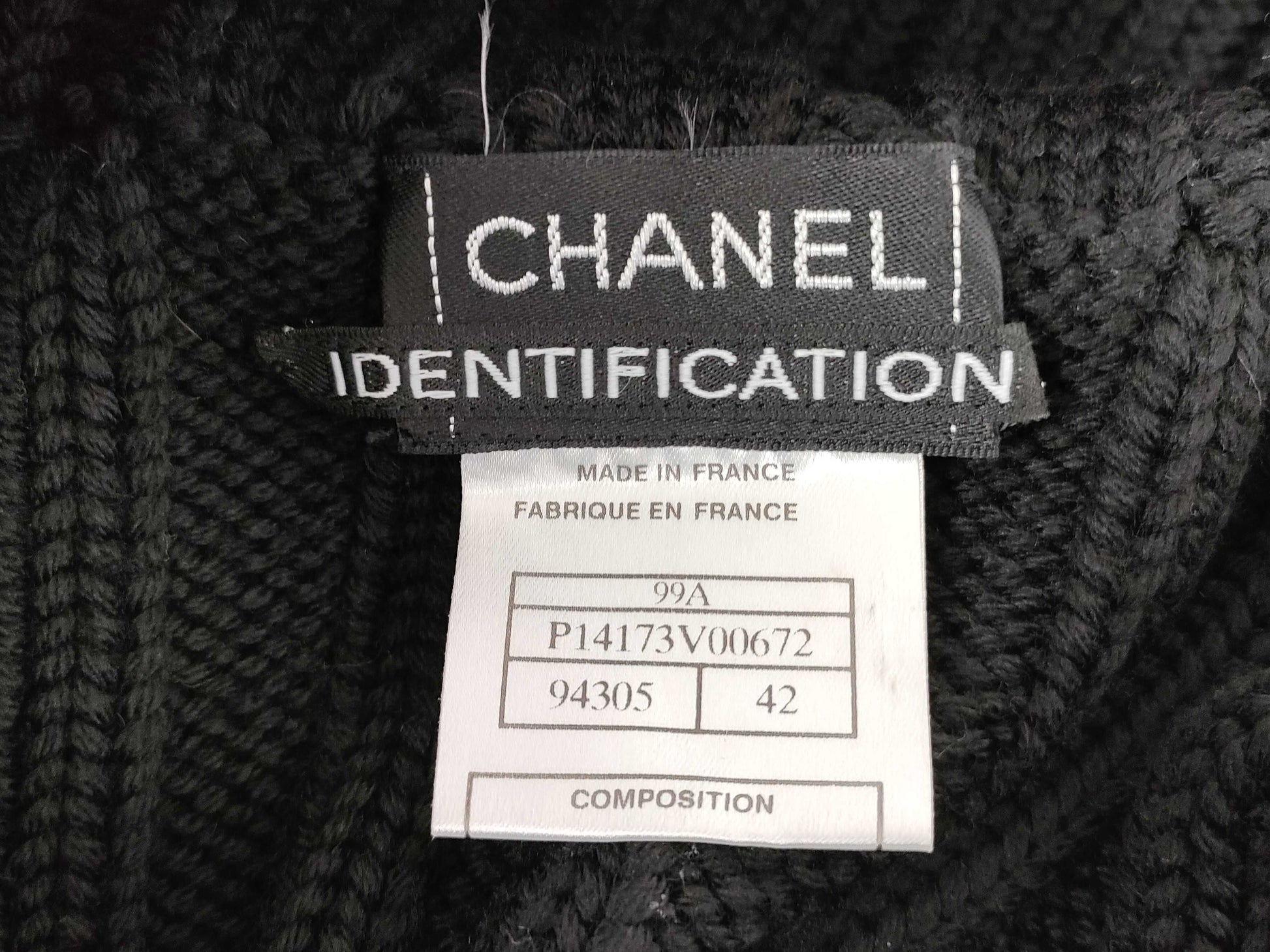 CHANEL 99A logo plate off-white turtleneck knit top in black