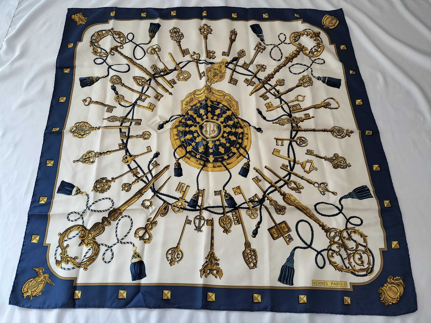 HERMES Carre Carre 90/LES CLES/Inner tag missing scarf