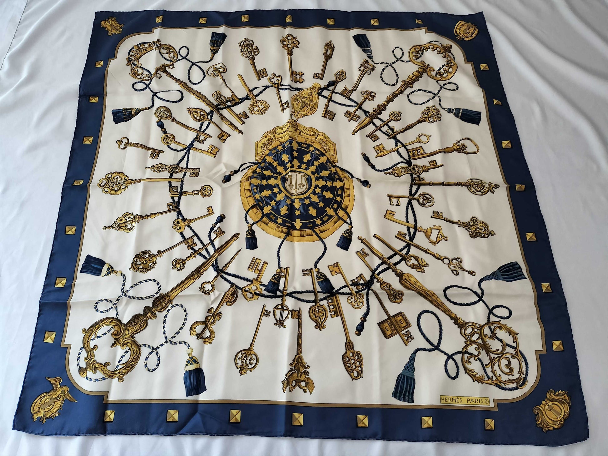 HERMES Carre Carre 90/LES CLES/Inner tag missing scarf