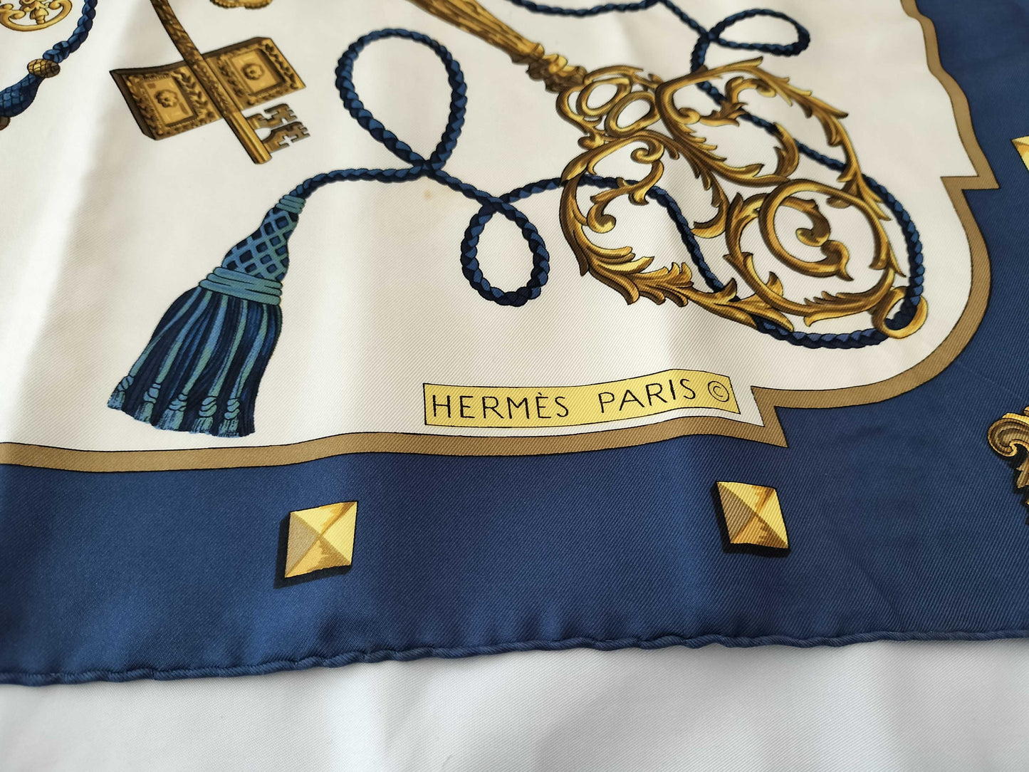 HERMES Carre Carre 90/LES CLES/Inner tag missing scarf