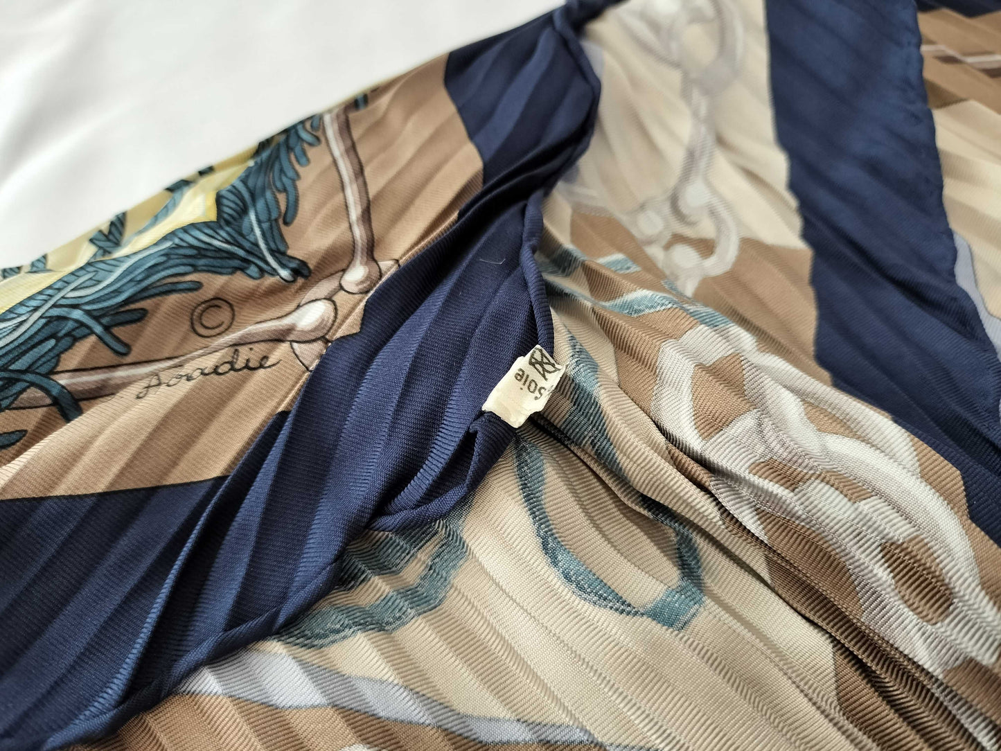 HERMES Carre Cliquetis Pleated Scarf