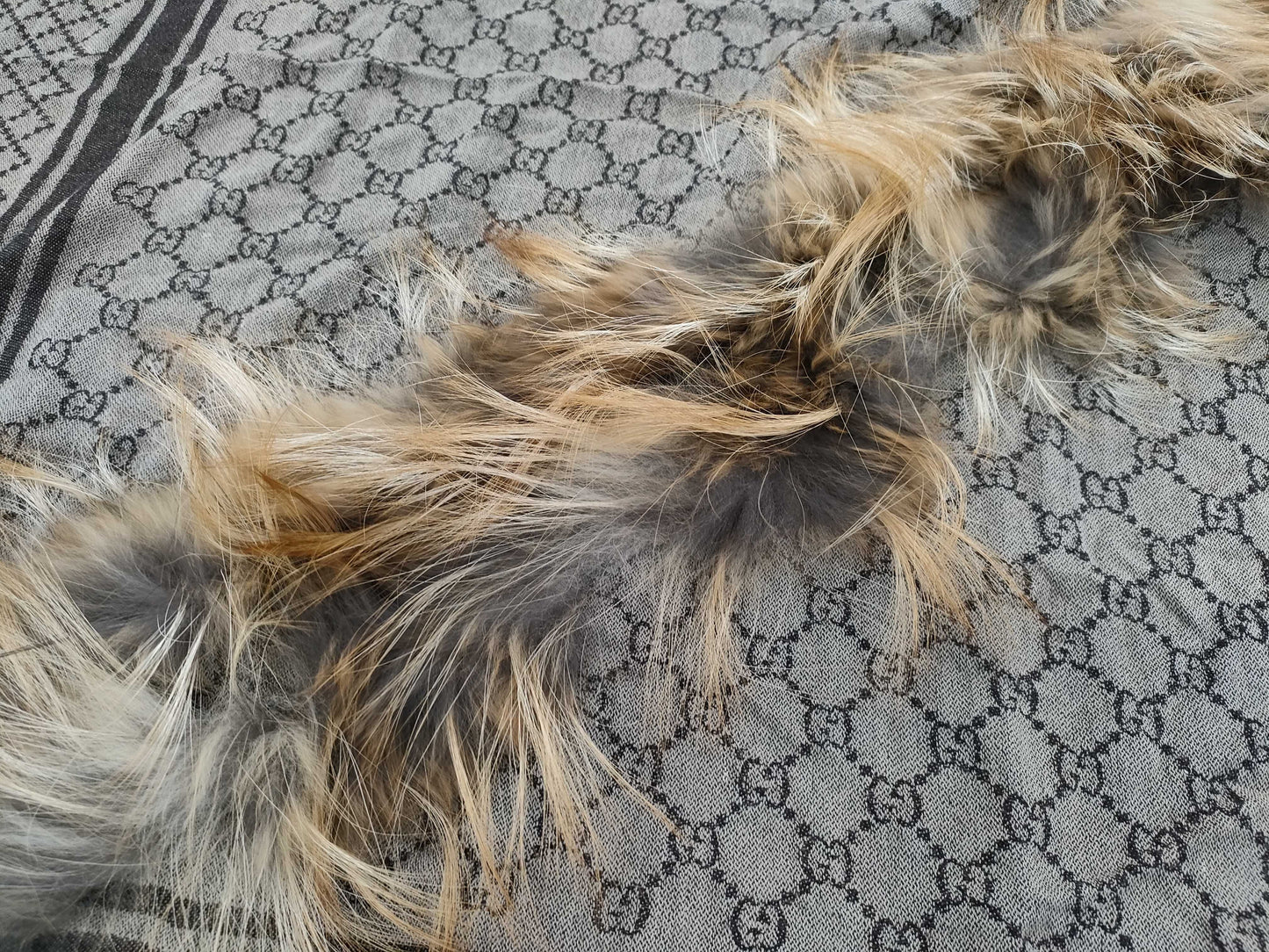 GUCCI fox fur stole scarf