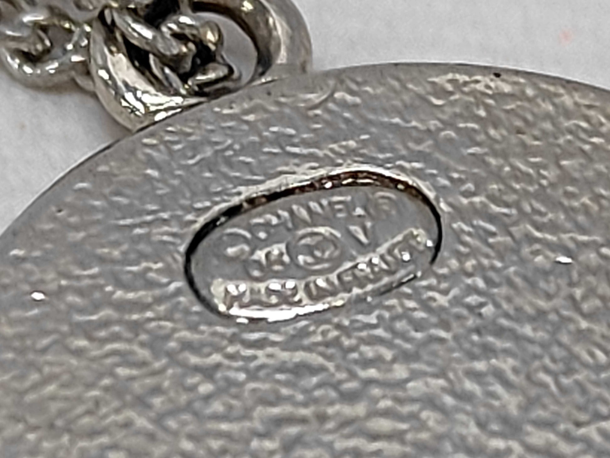 CHANEL 05 V Round Necklace Beige Necklace