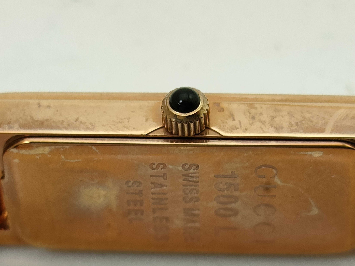 GUCCI 1500L Shell Dial Women's Watch