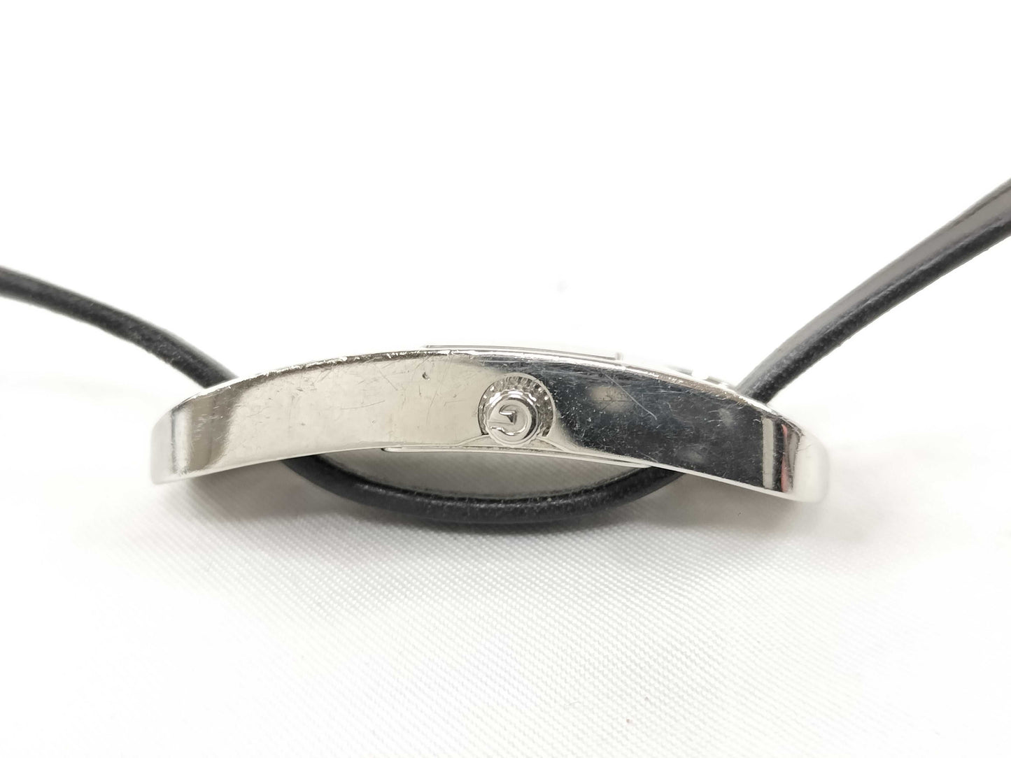 GUCCI 6100L Leather Bracelet Women's Watch