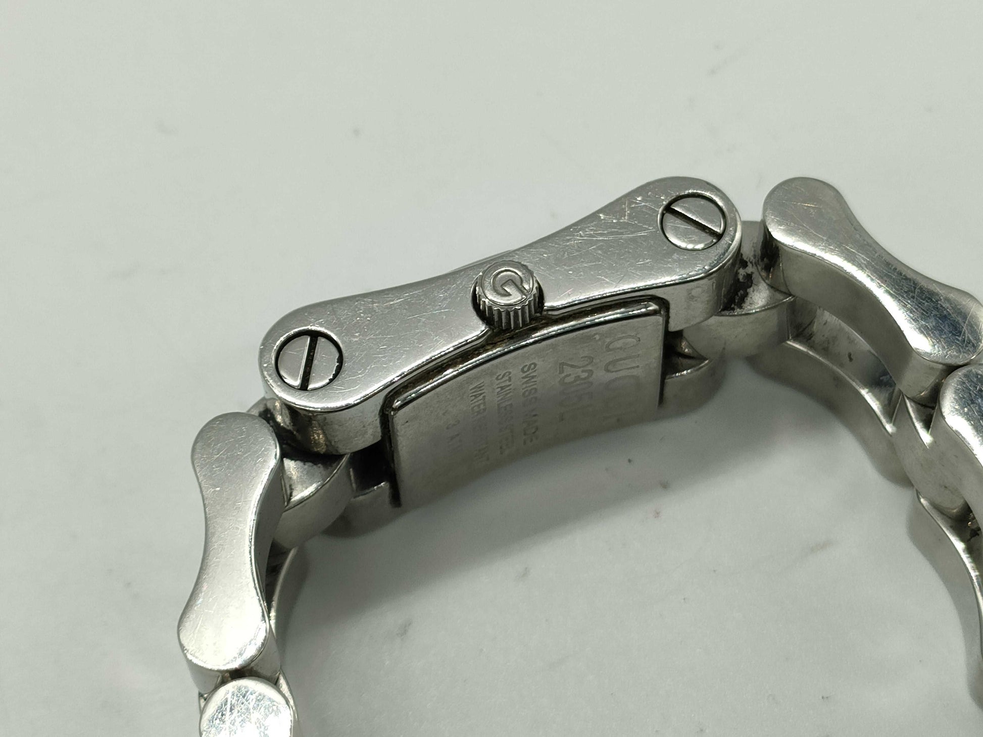 GUCCI 2305L Women's Quartz Black Dial Women's Watch