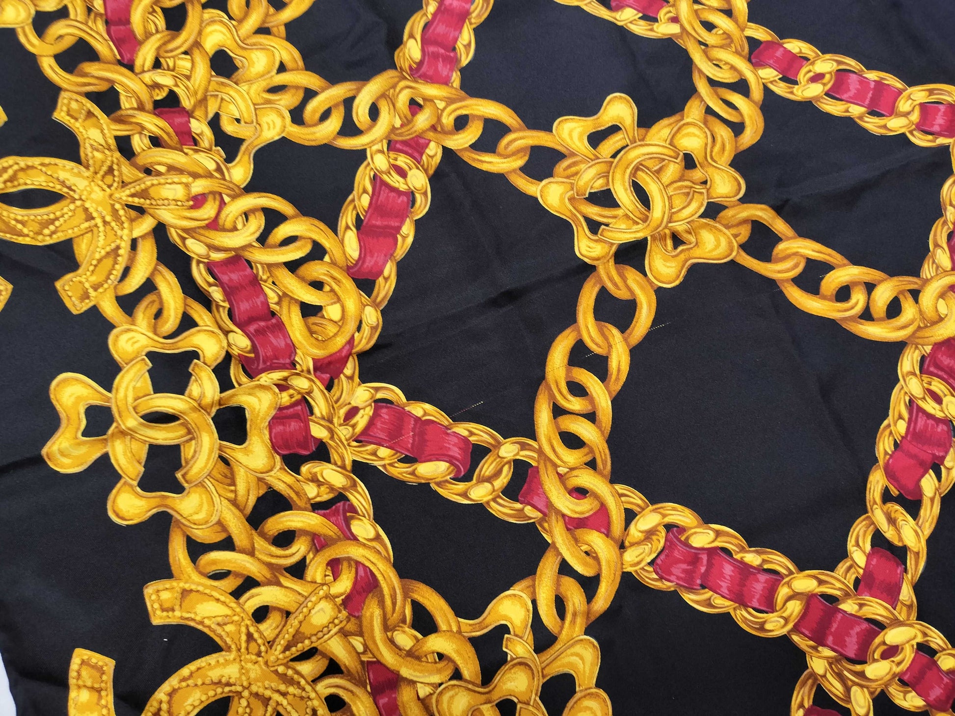 CHANEL Coco/Chain/Black Scarf