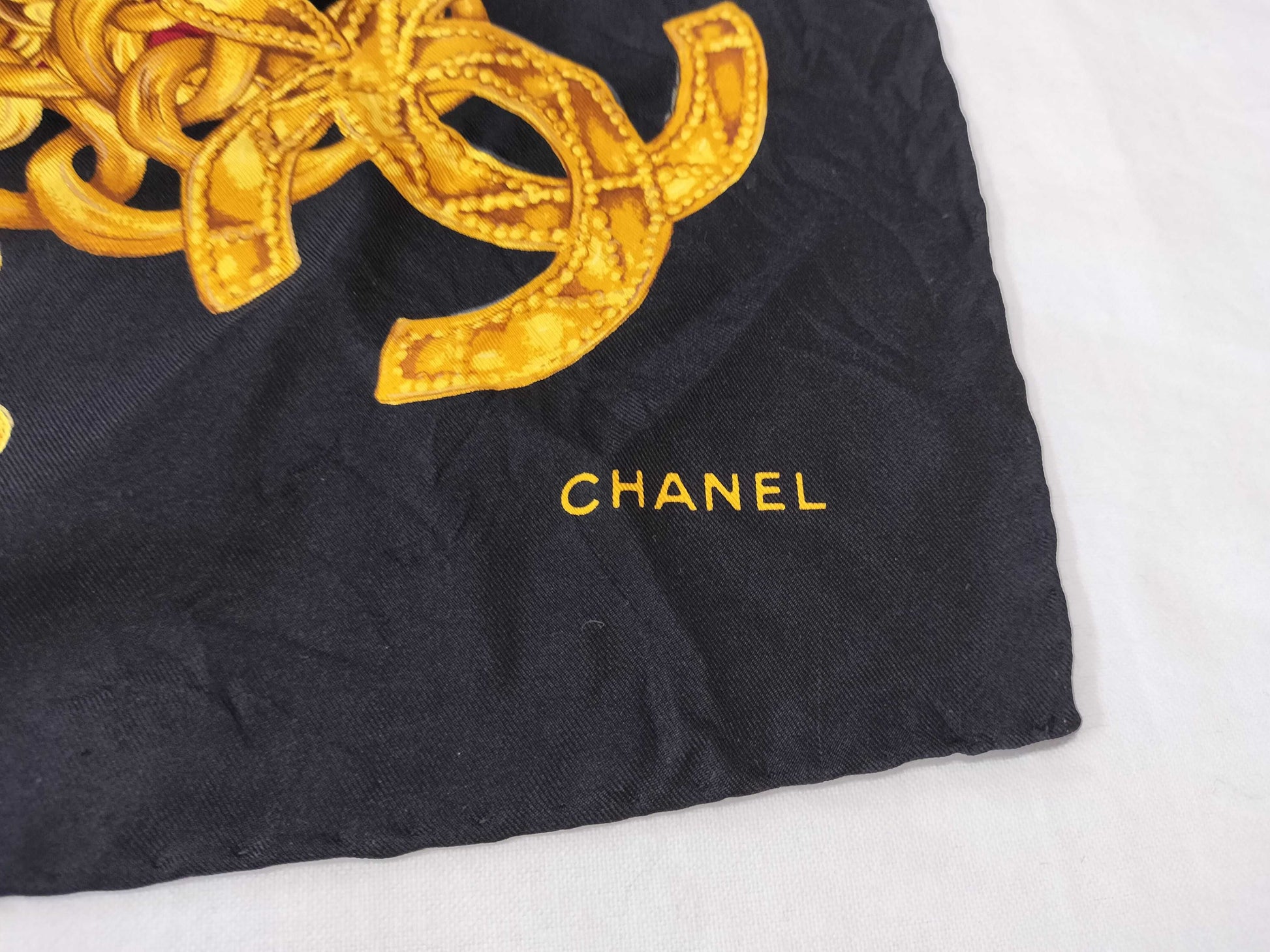 CHANEL Coco/Chain/Black Scarf