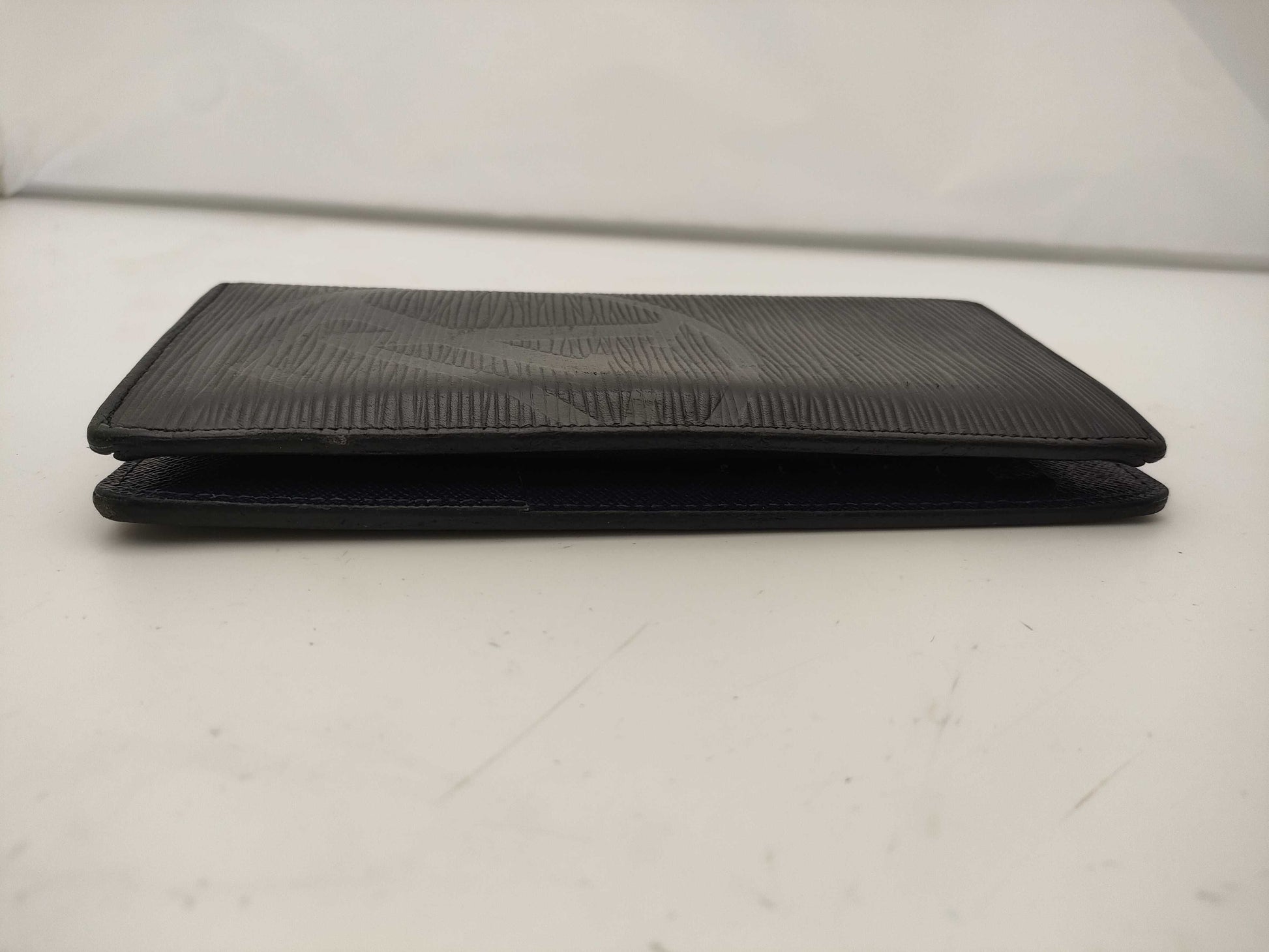 LOUIS VUITTON Epi Portefeuille Brazza LV Circle Wallet