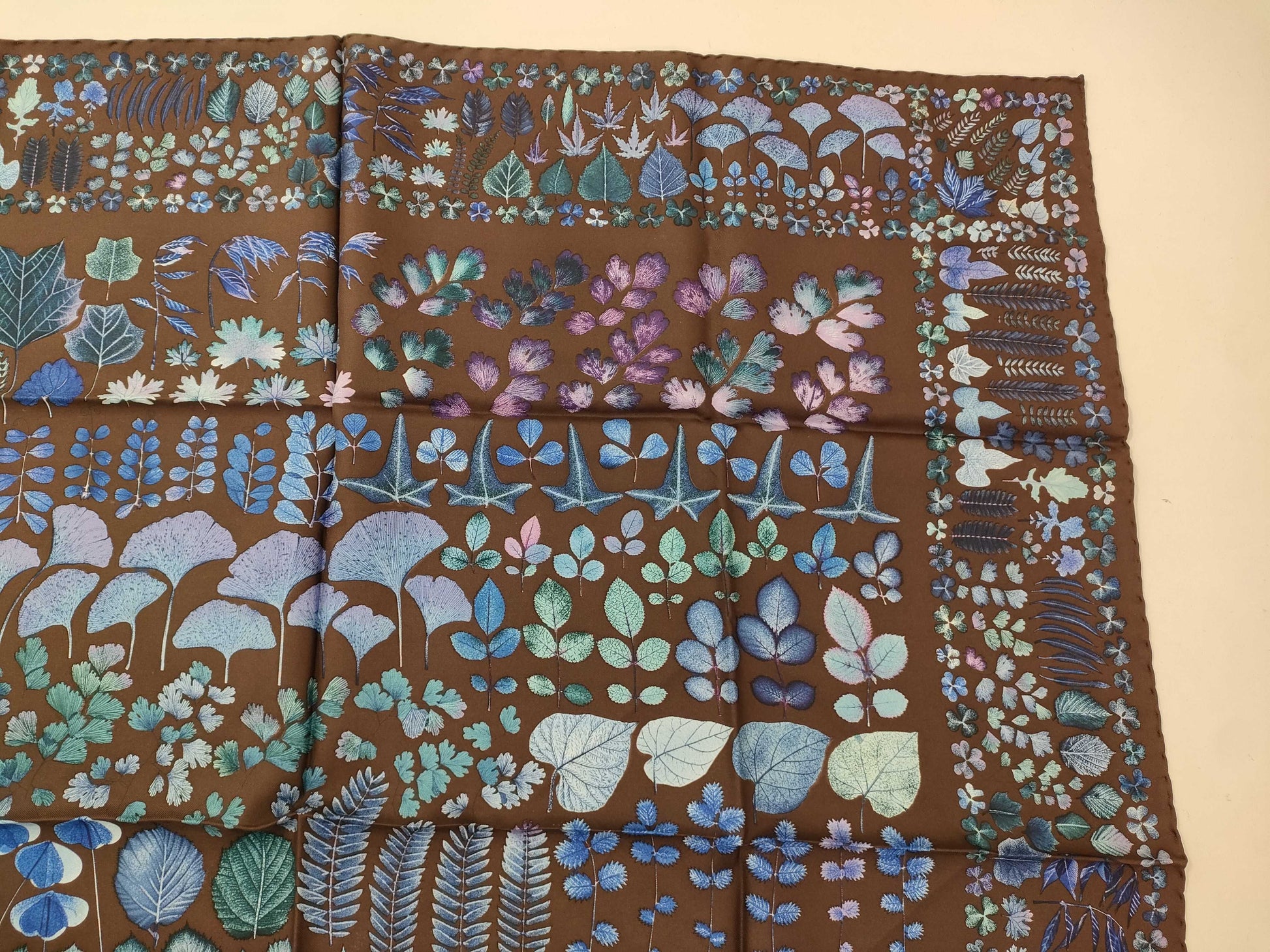 GUCCI Leaf Brown Blue Silk Scarf