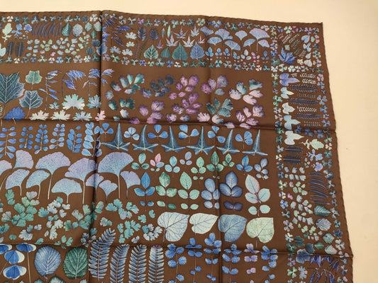 GUCCI Leaf Brown Blue Silk Scarf