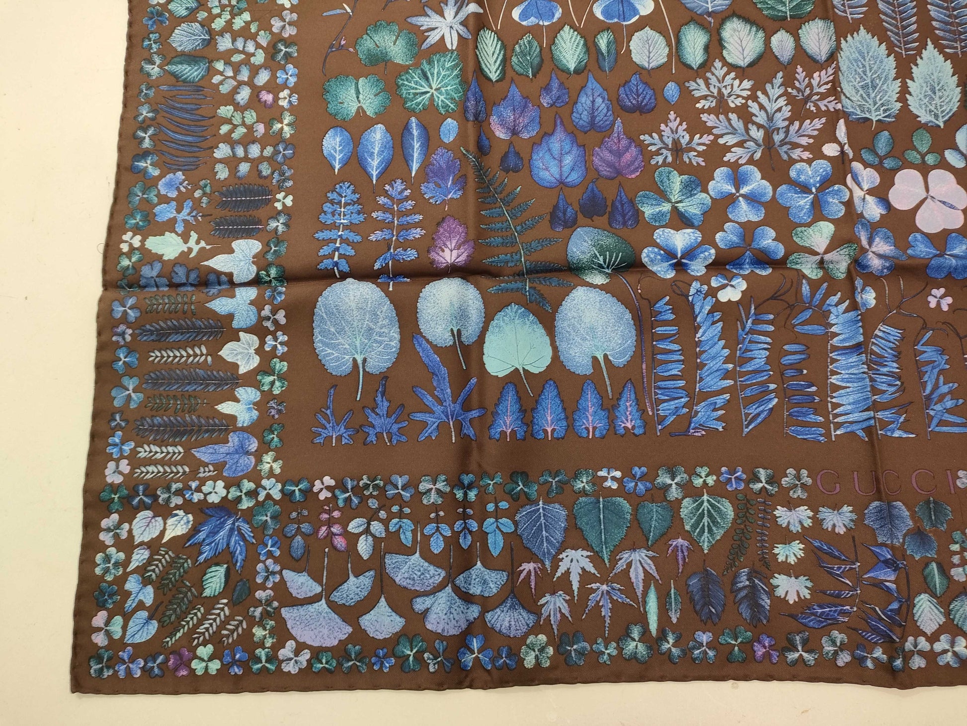 GUCCI Leaf Brown Blue Silk Scarf