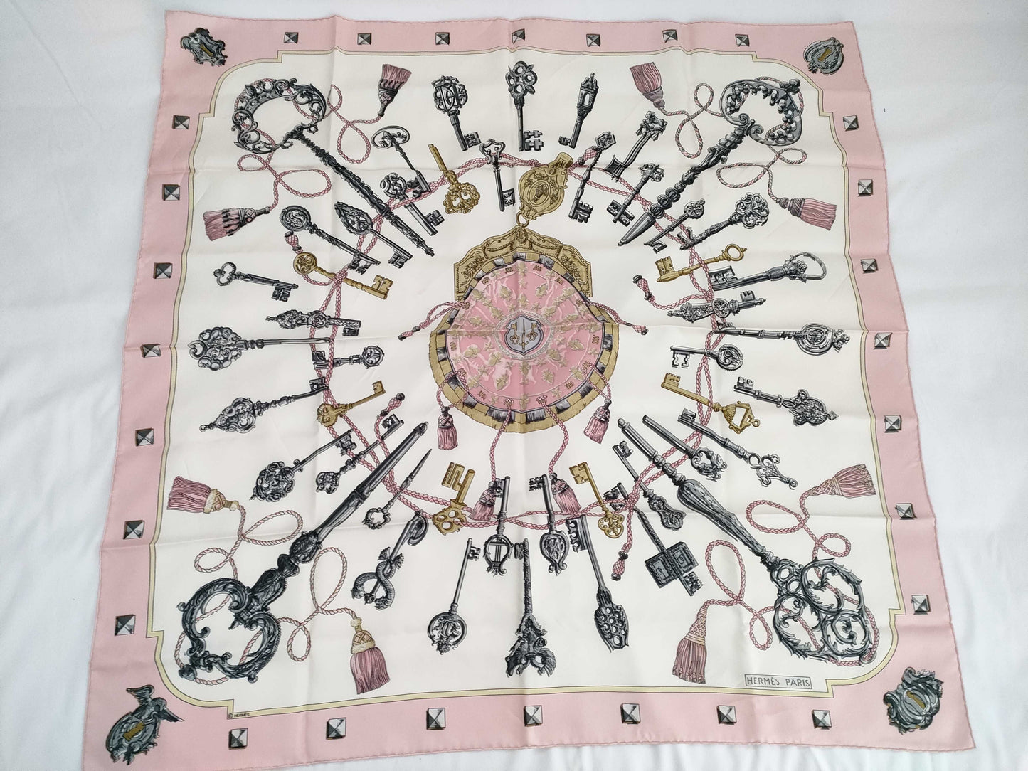 HERMES Carre Carre 90 LES CLES Key Pattern Scarf
