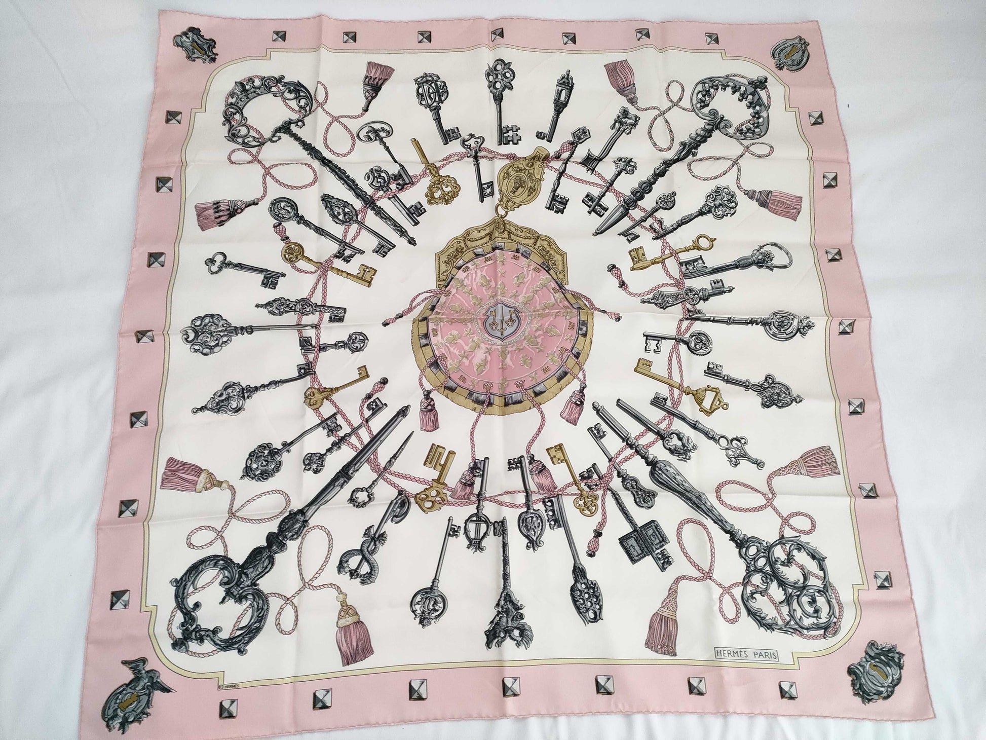 HERMES Carre Carre 90 LES CLES Key Pattern Scarf