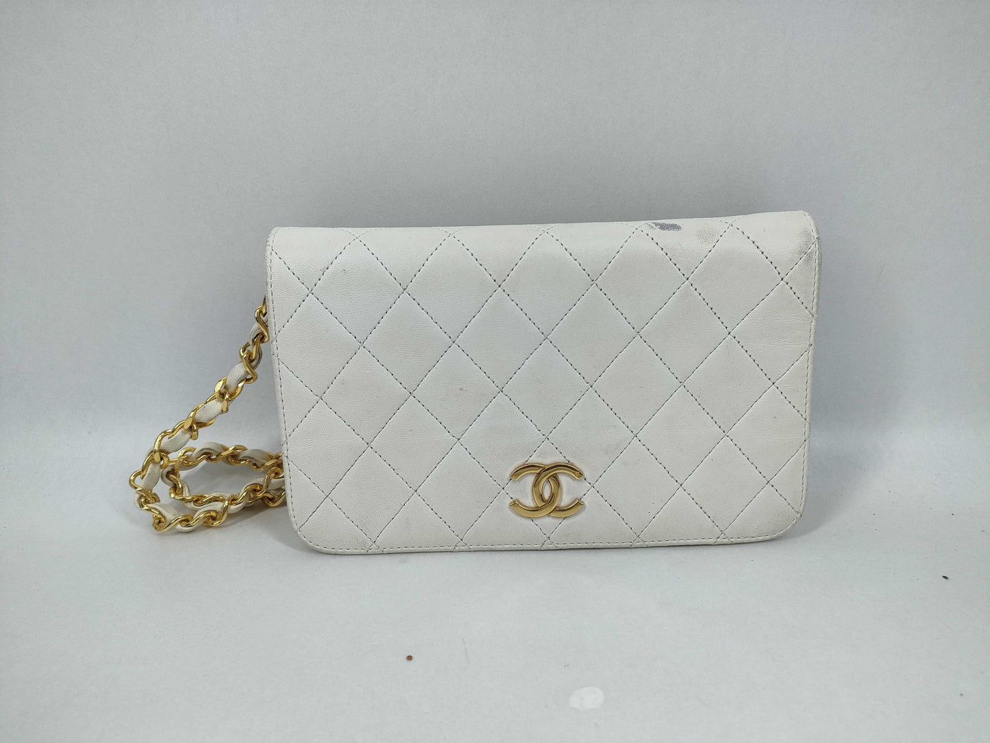 CHANEL Lambskin Matelasse Single Chain Junk Shoulder Bag