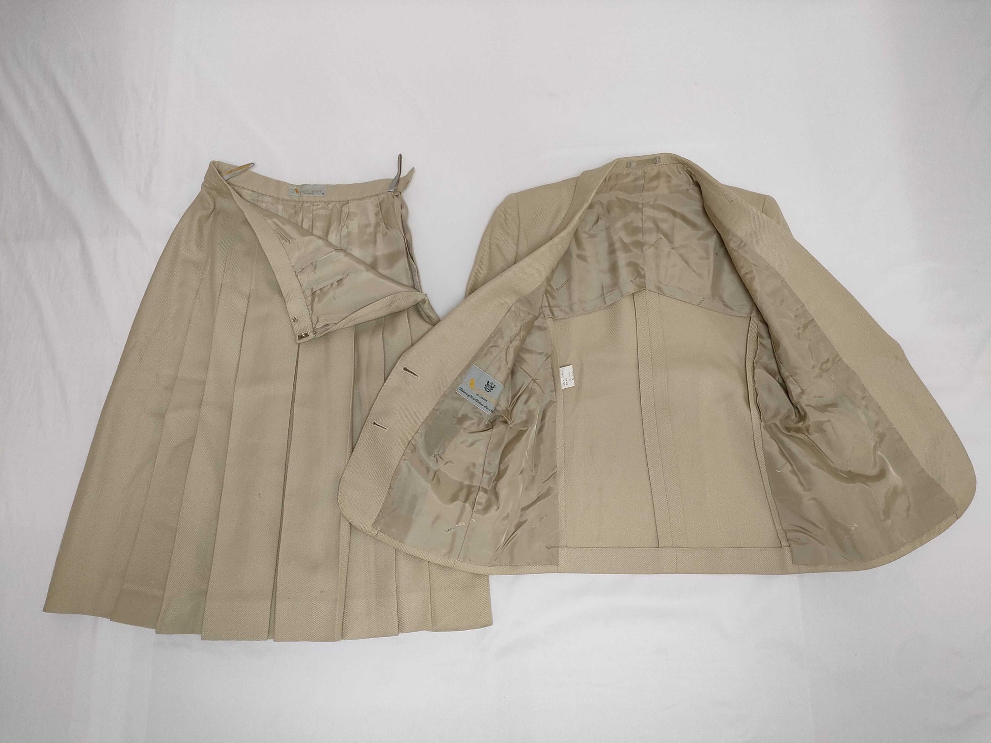 Aquascutum/Set-up/Beige Other Apparel