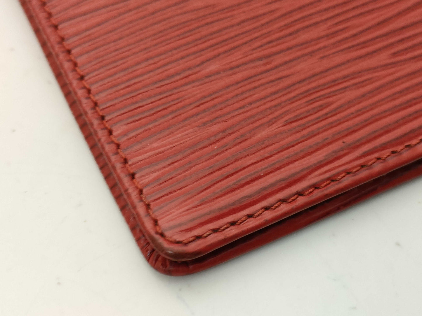 LOUIS VUITTON Epi Porte 2 Cult Vertical Red Card Case/Pass Case/Business Card Holder