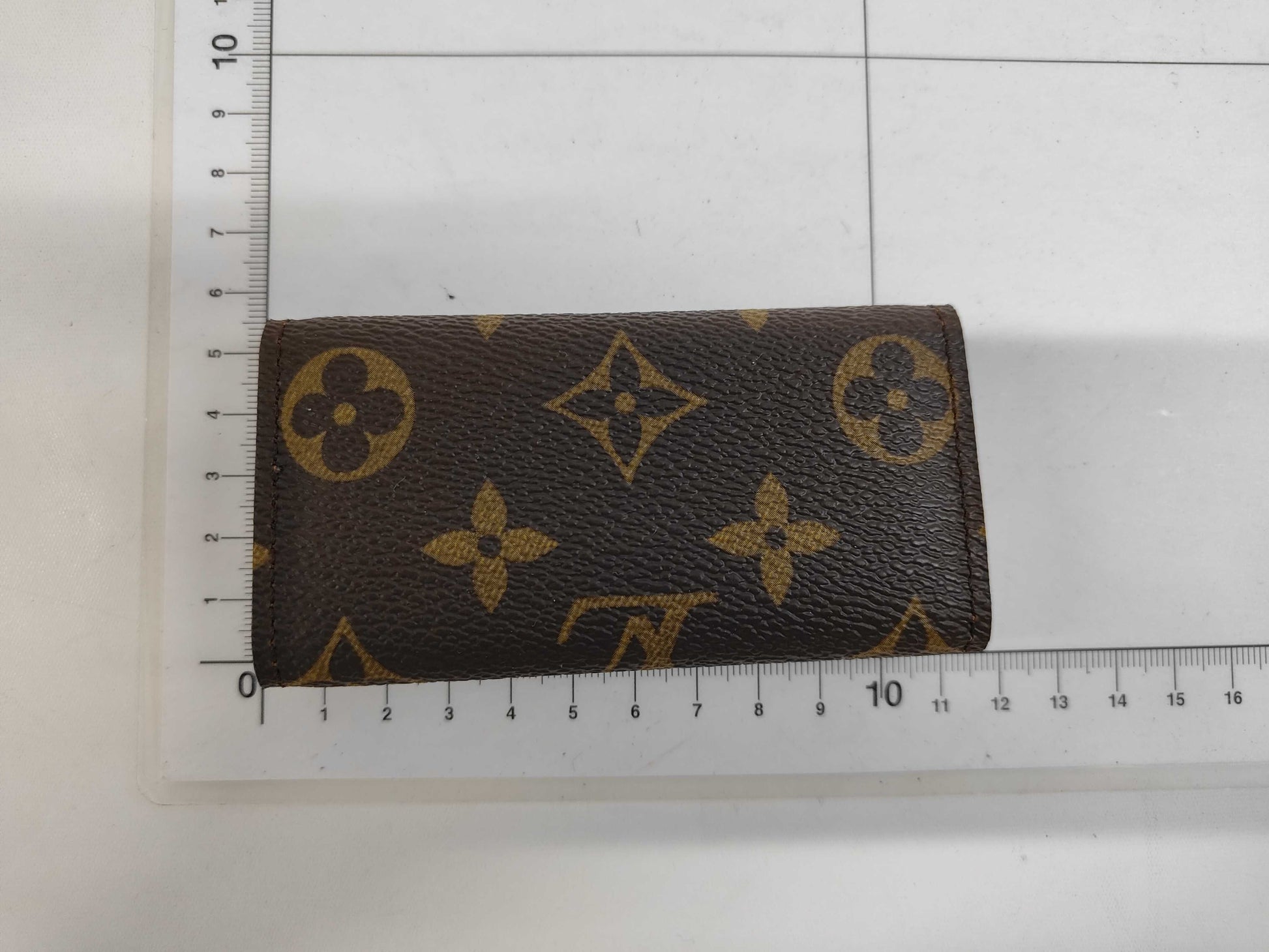 LOUIS VUITTON Monogram Multicle Key Case, 4-Ring Keychain