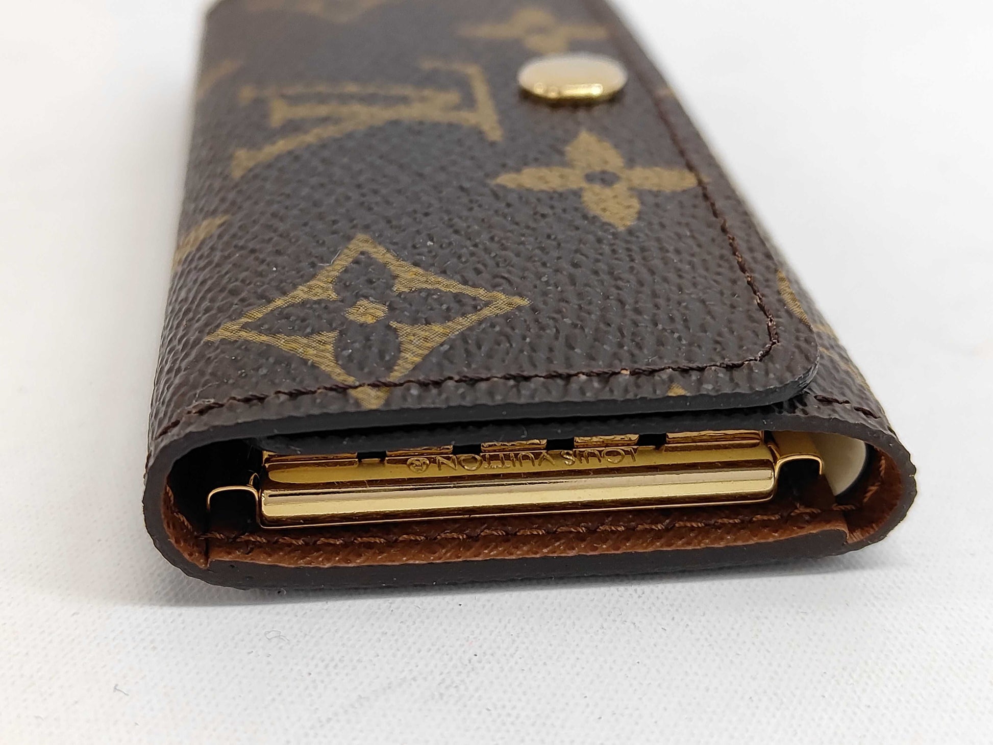 LOUIS VUITTON Monogram Multicle Key Case, 4-Ring Keychain