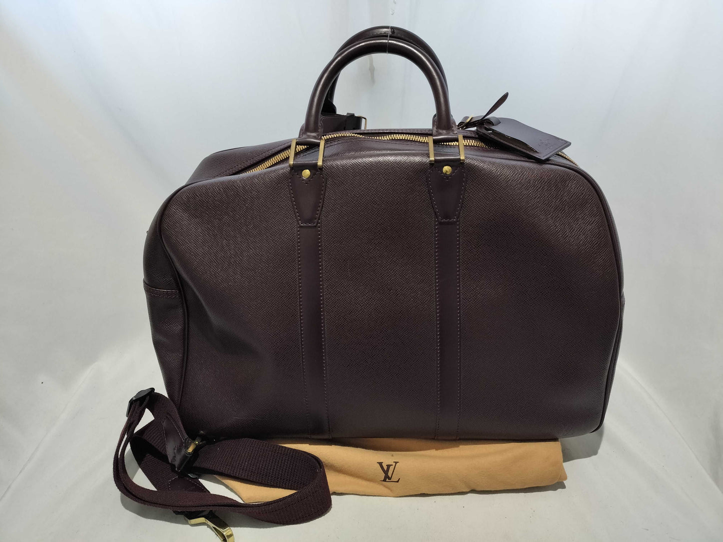 LOUIS VUITTON Taiga Kendall PM Boston Bag