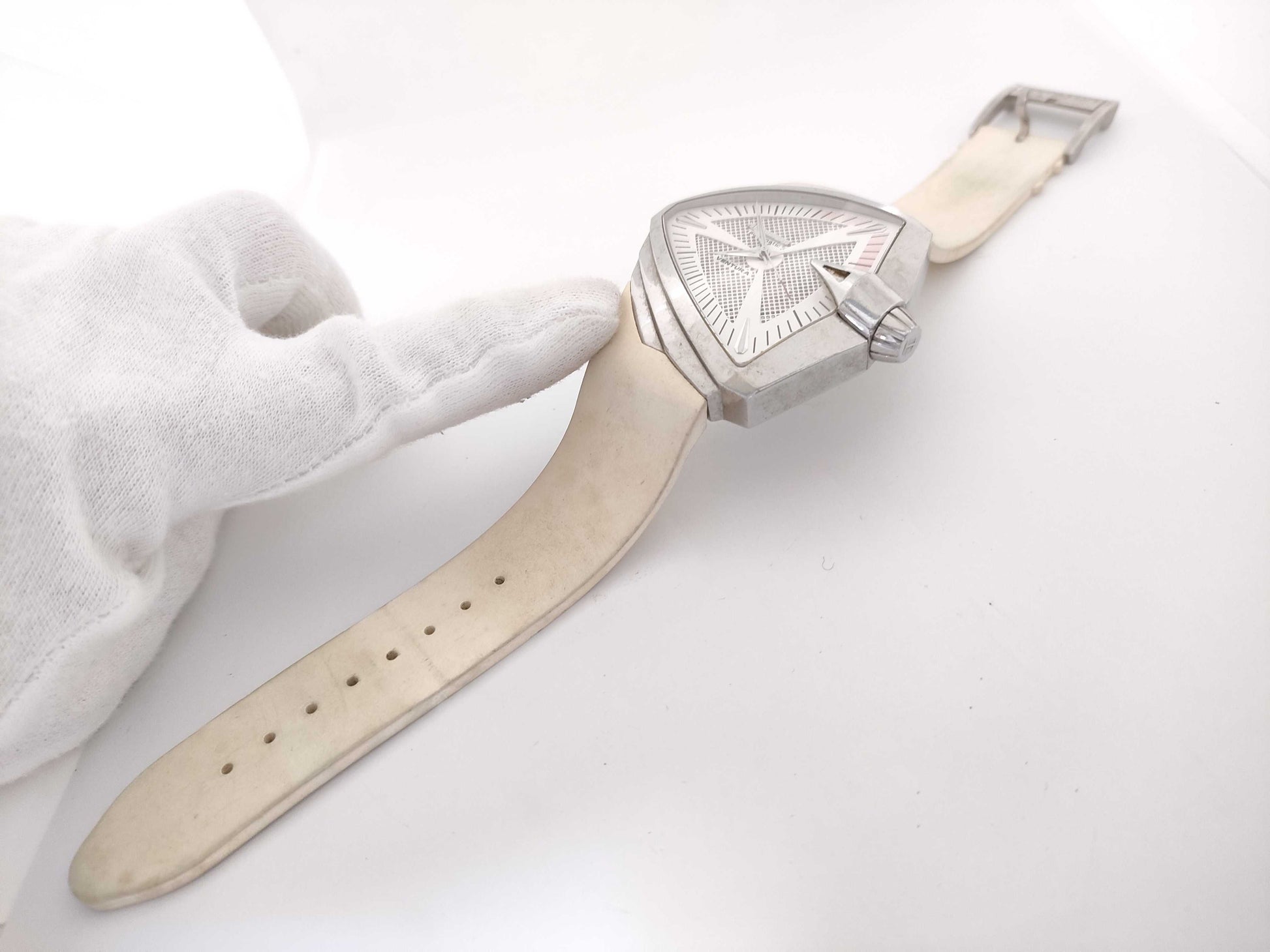 HAMILTON Ventura H246550 Men's Watch with Discolored Strap