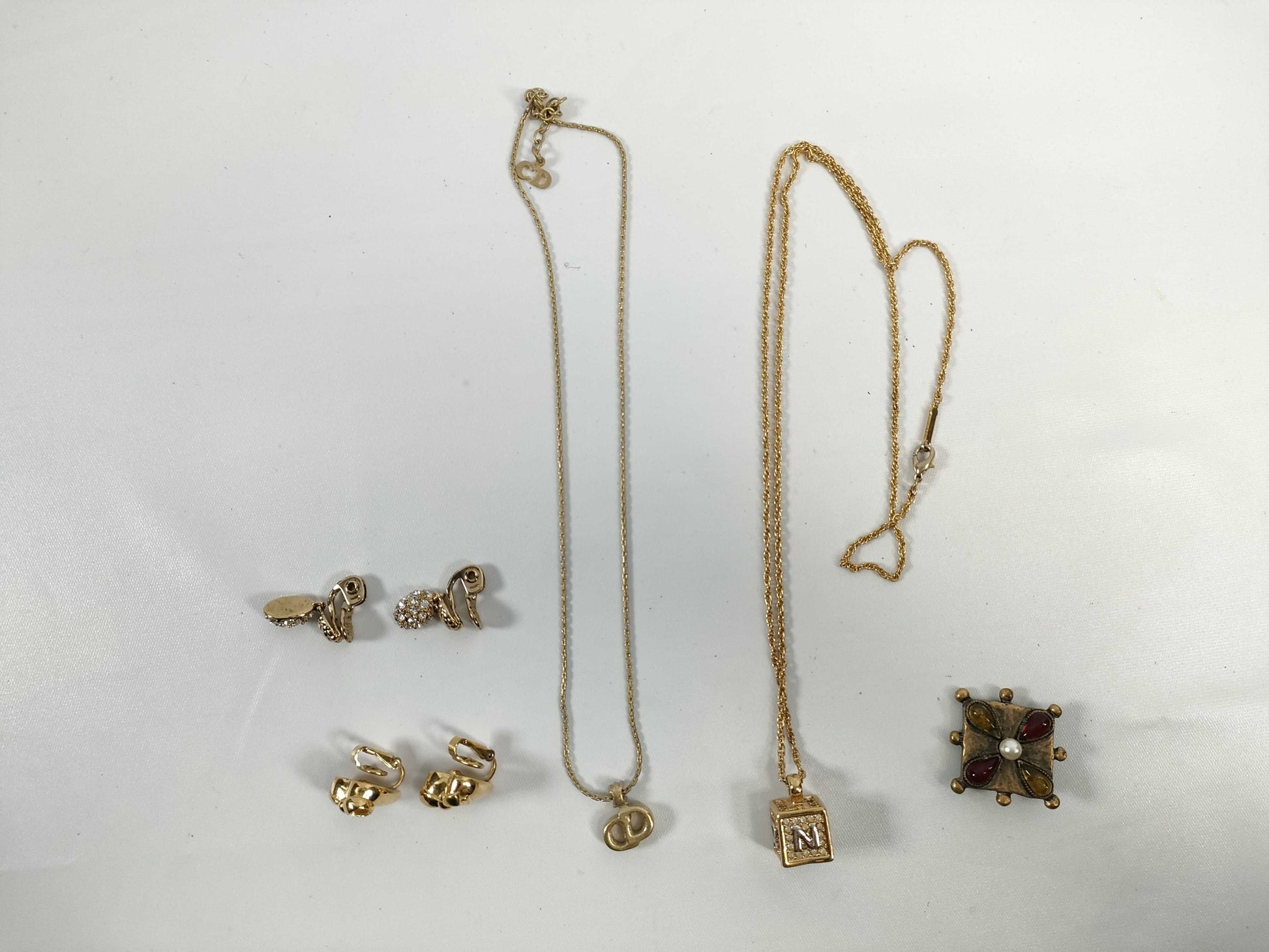 Dior Nina Ricci/Monet/Moschino Gold *5 Accessories Summary Accessories Summary 