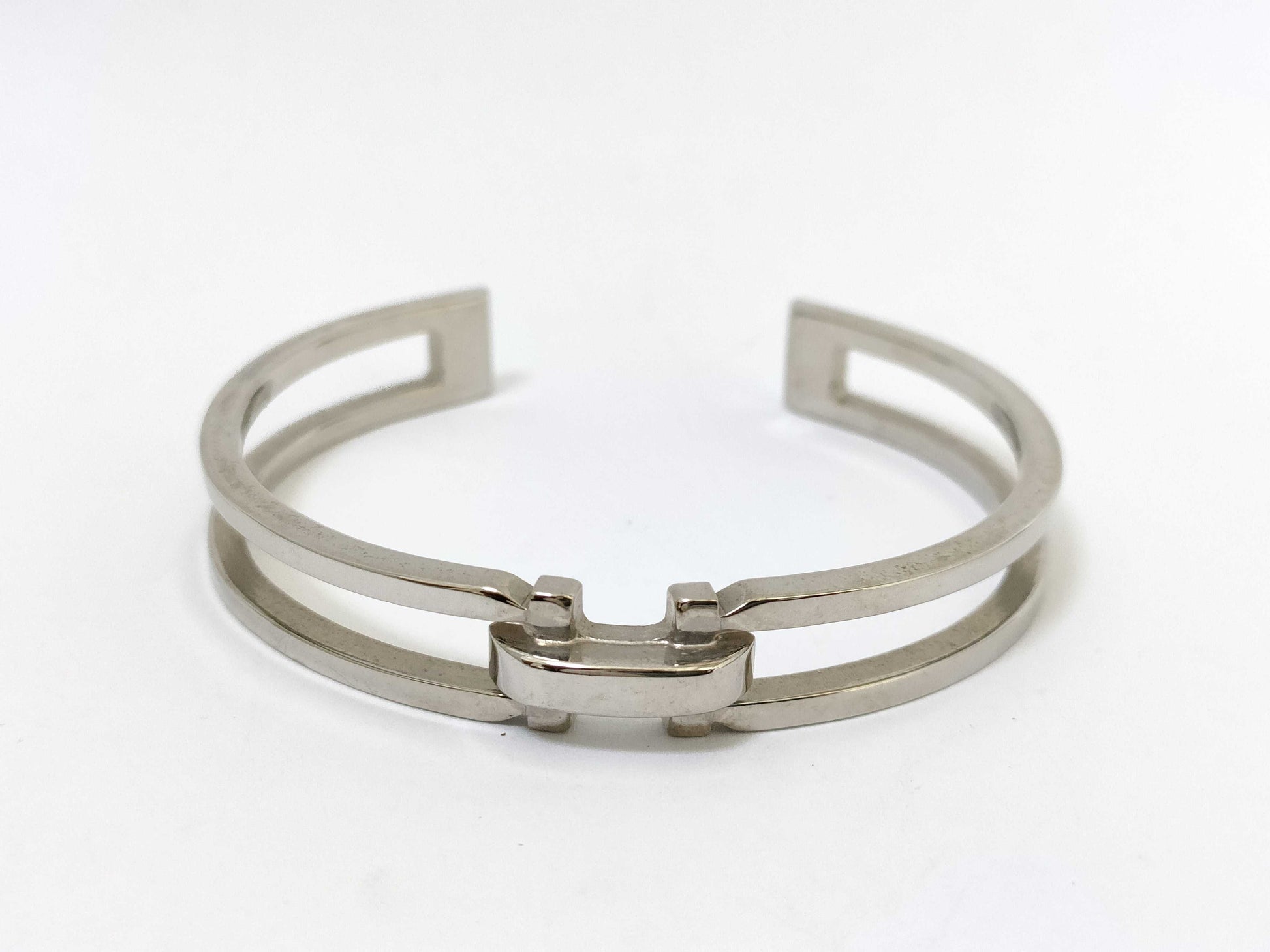 Salvatore Ferragamo Gancini Bangle in Silver