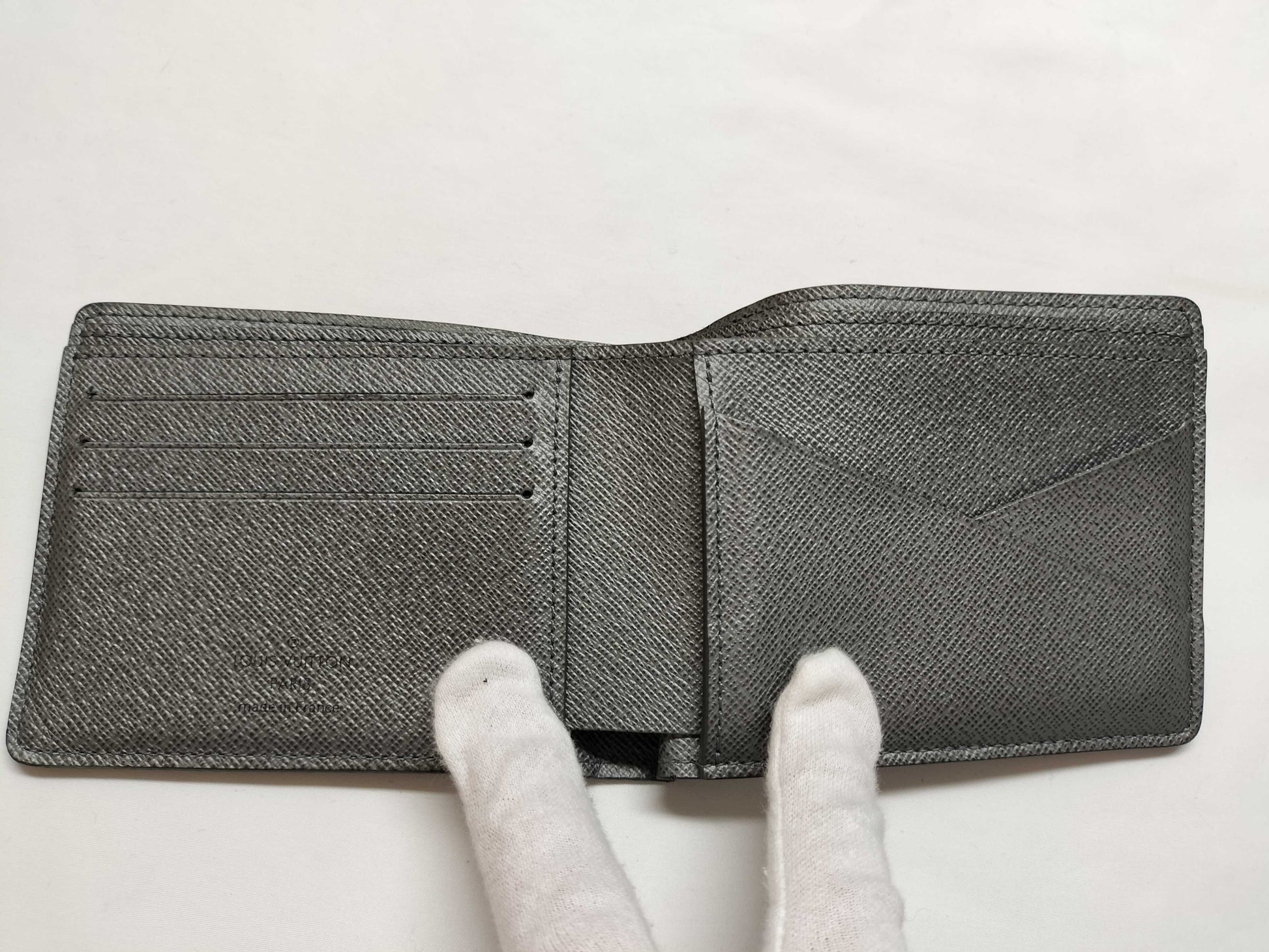 LOUIS VUITTON Taiga Taigarama M30843 Multiple Wallet