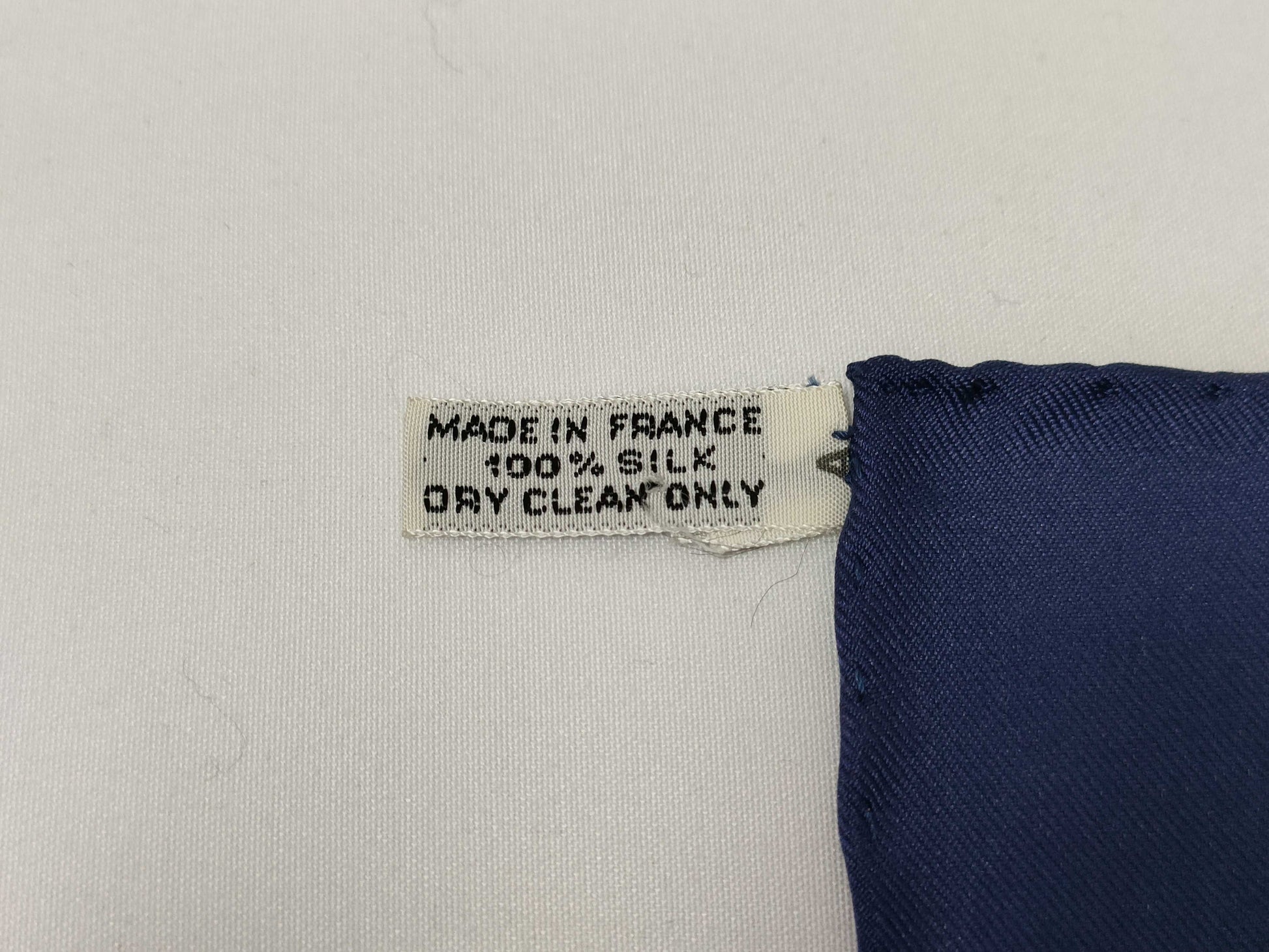 HERMES Carré Omnibus and White Lady Game/Blue Scarf