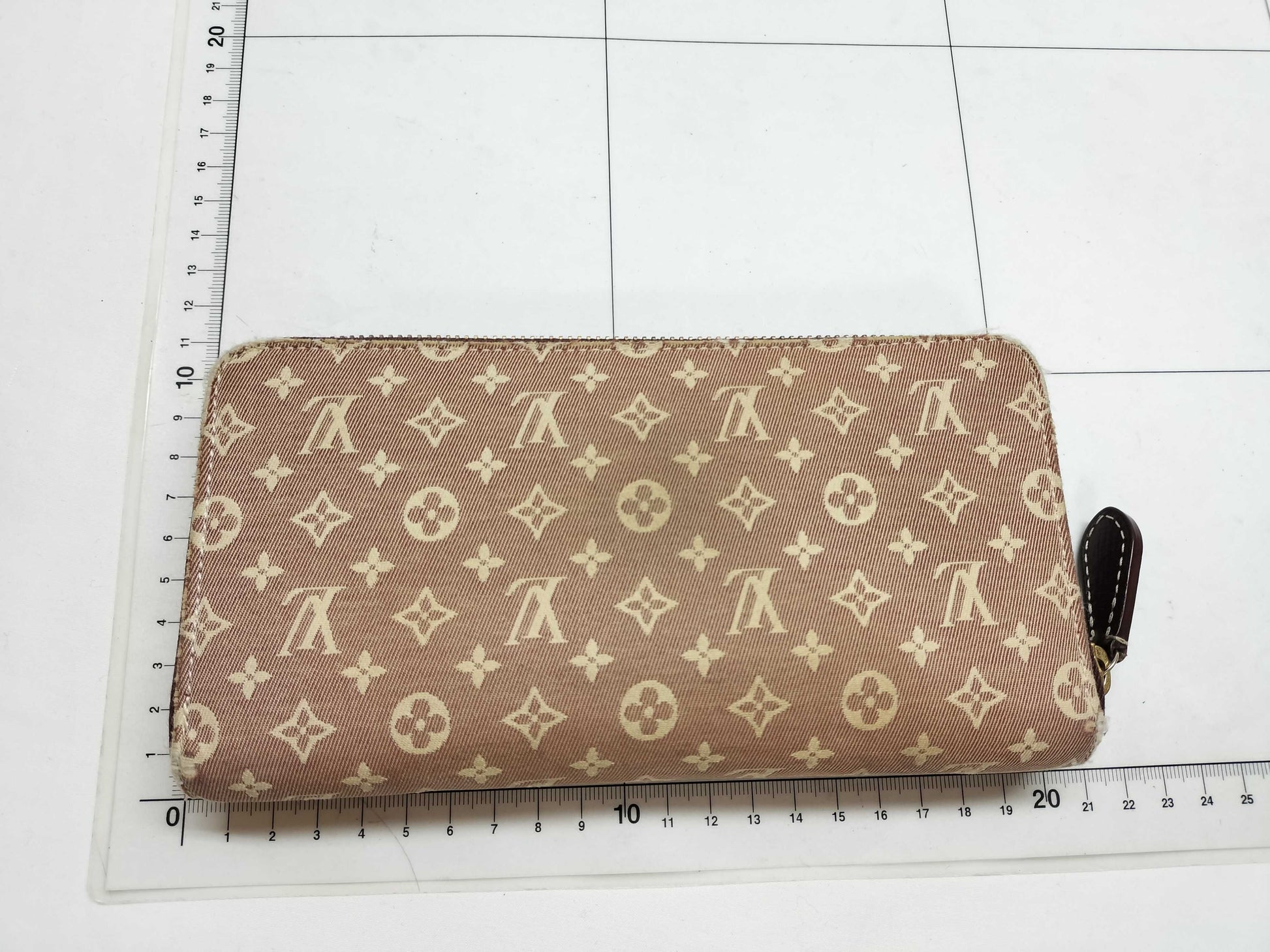 LOUIS VUITTON Monogram Mini Lin Idylle Zippy Wallet