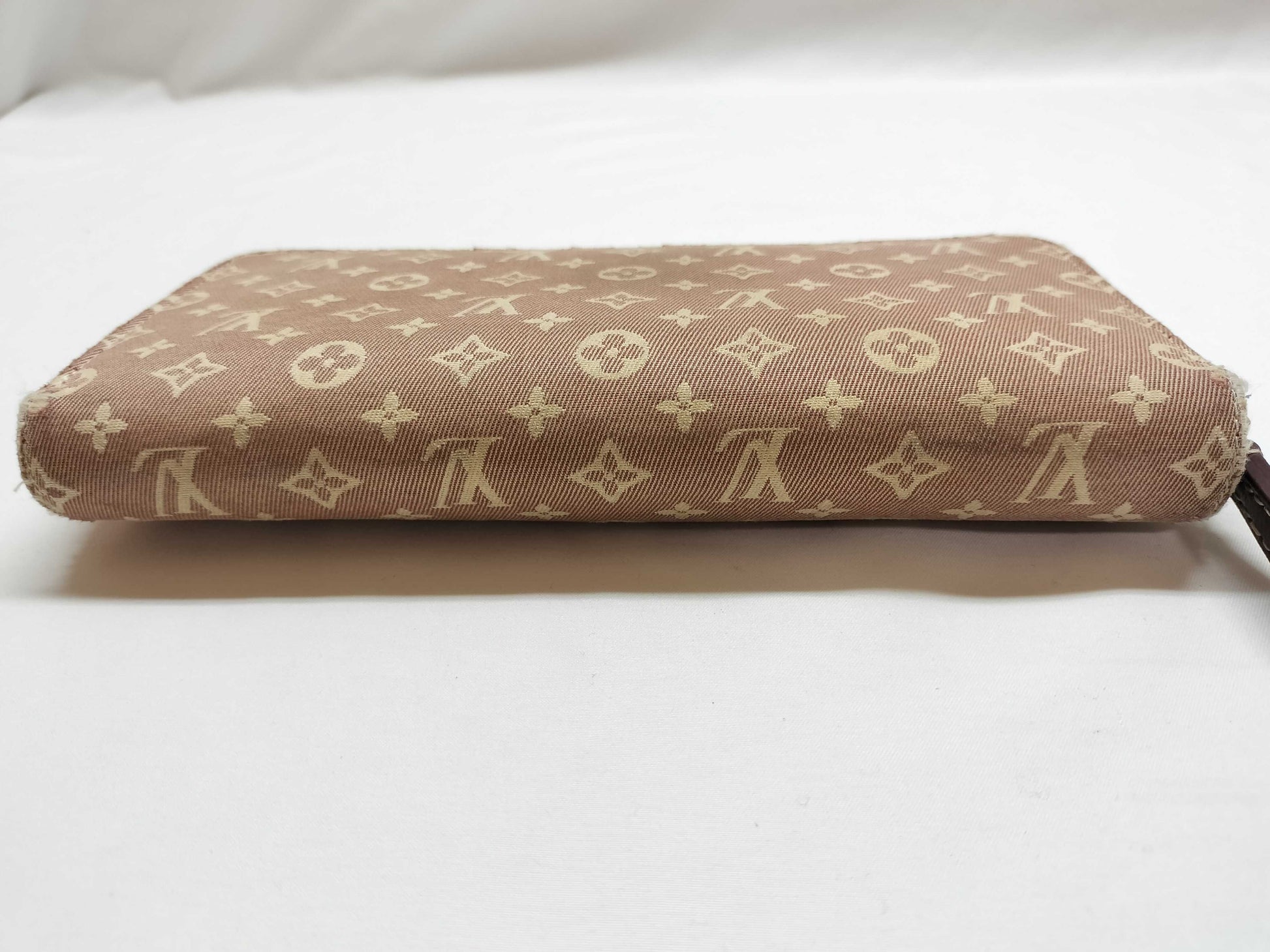 LOUIS VUITTON Monogram Mini Lin Idylle Zippy Wallet