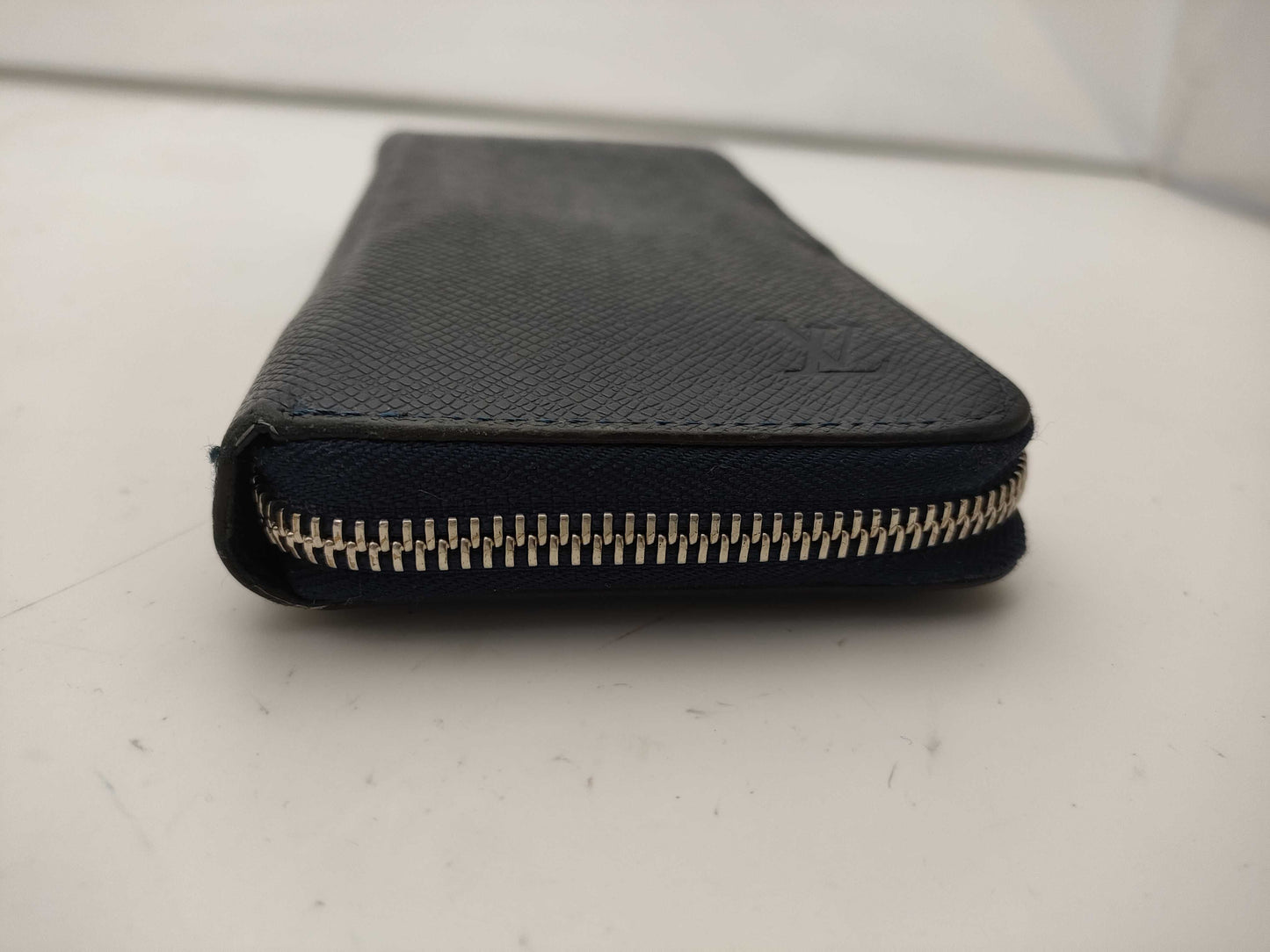 LOUIS VUITTON Taiga Zippy Vertical Wallet