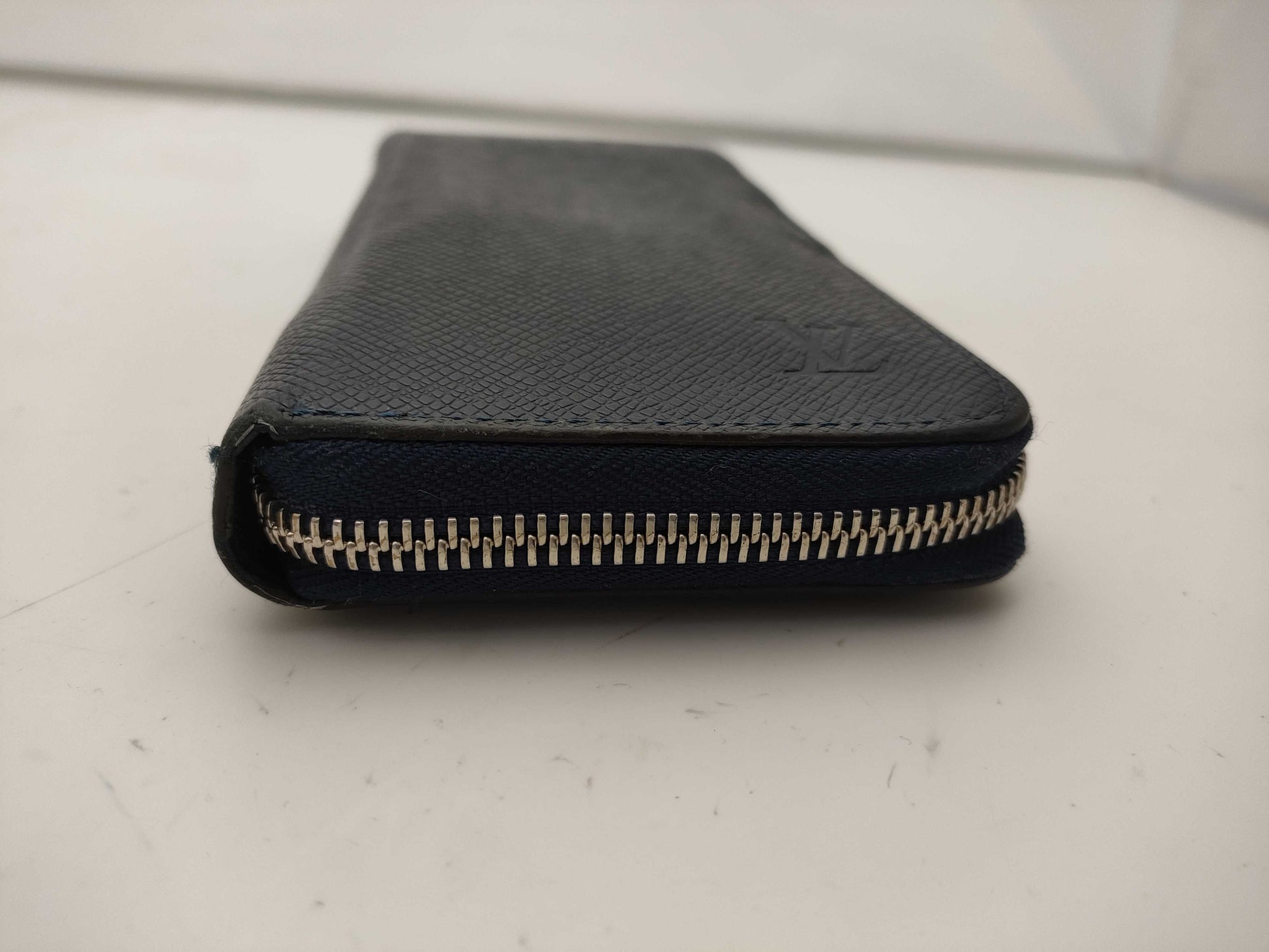 LOUIS VUITTON Taiga Zippy Vertical Wallet