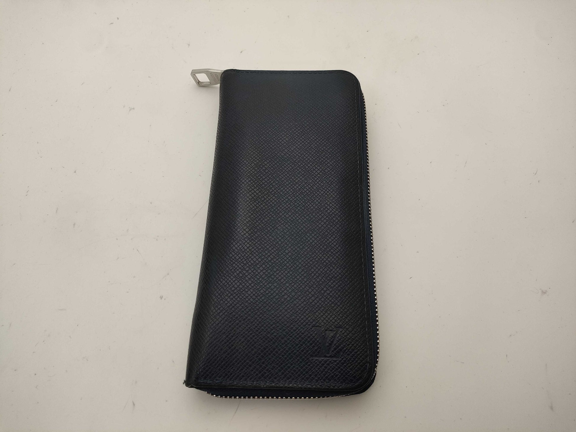 LOUIS VUITTON Taiga Zippy Vertical Wallet