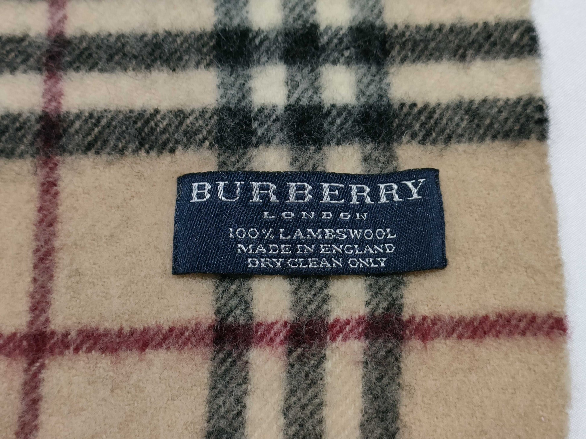 BURBERRY London Nova 100% Lambswool Scarf