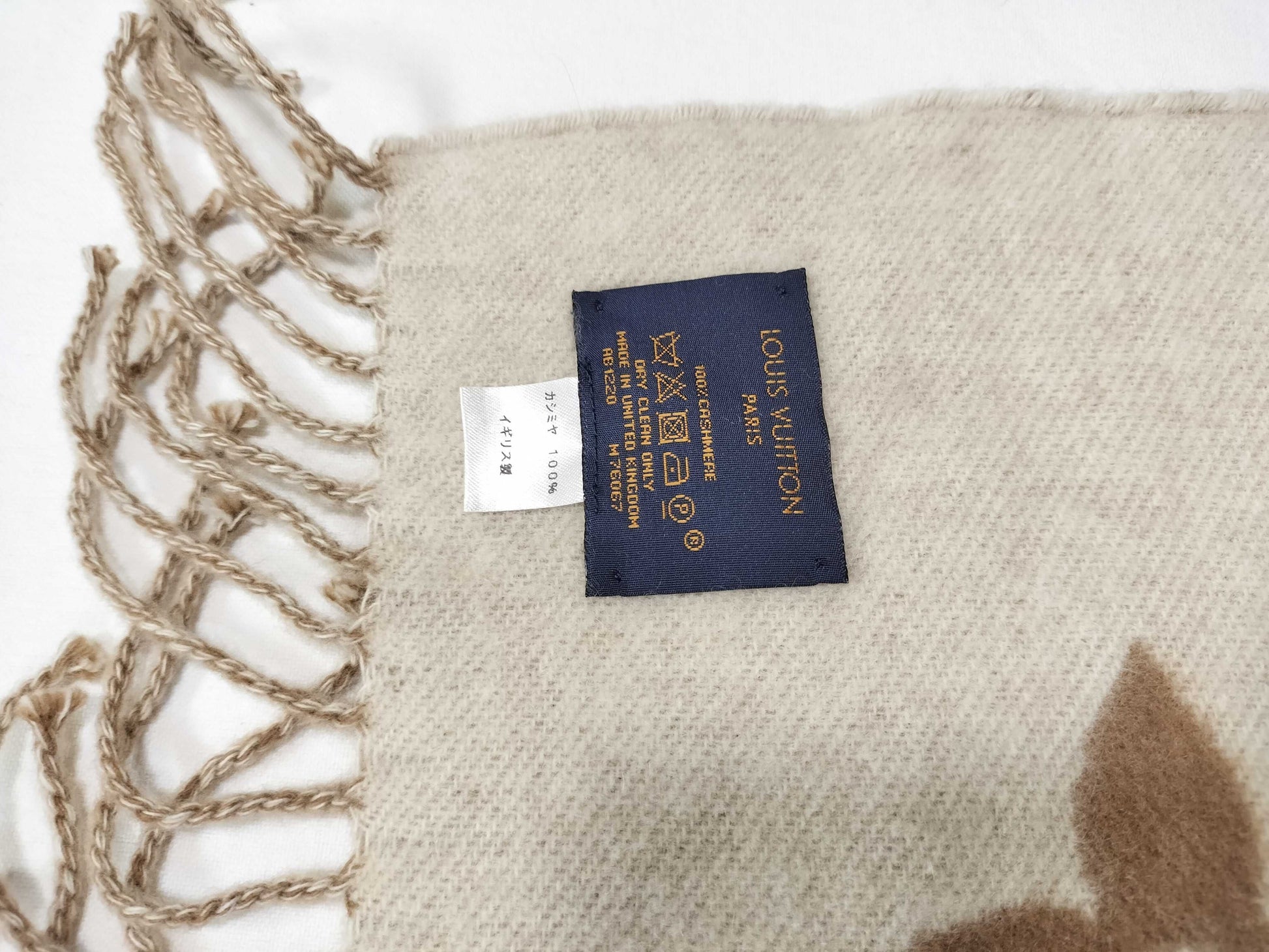 LOUIS VUITTON Monogram Reykjavik Scarf