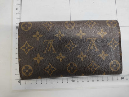 LOUIS VUITTON Monogram Postfeuille Sarah Wallet