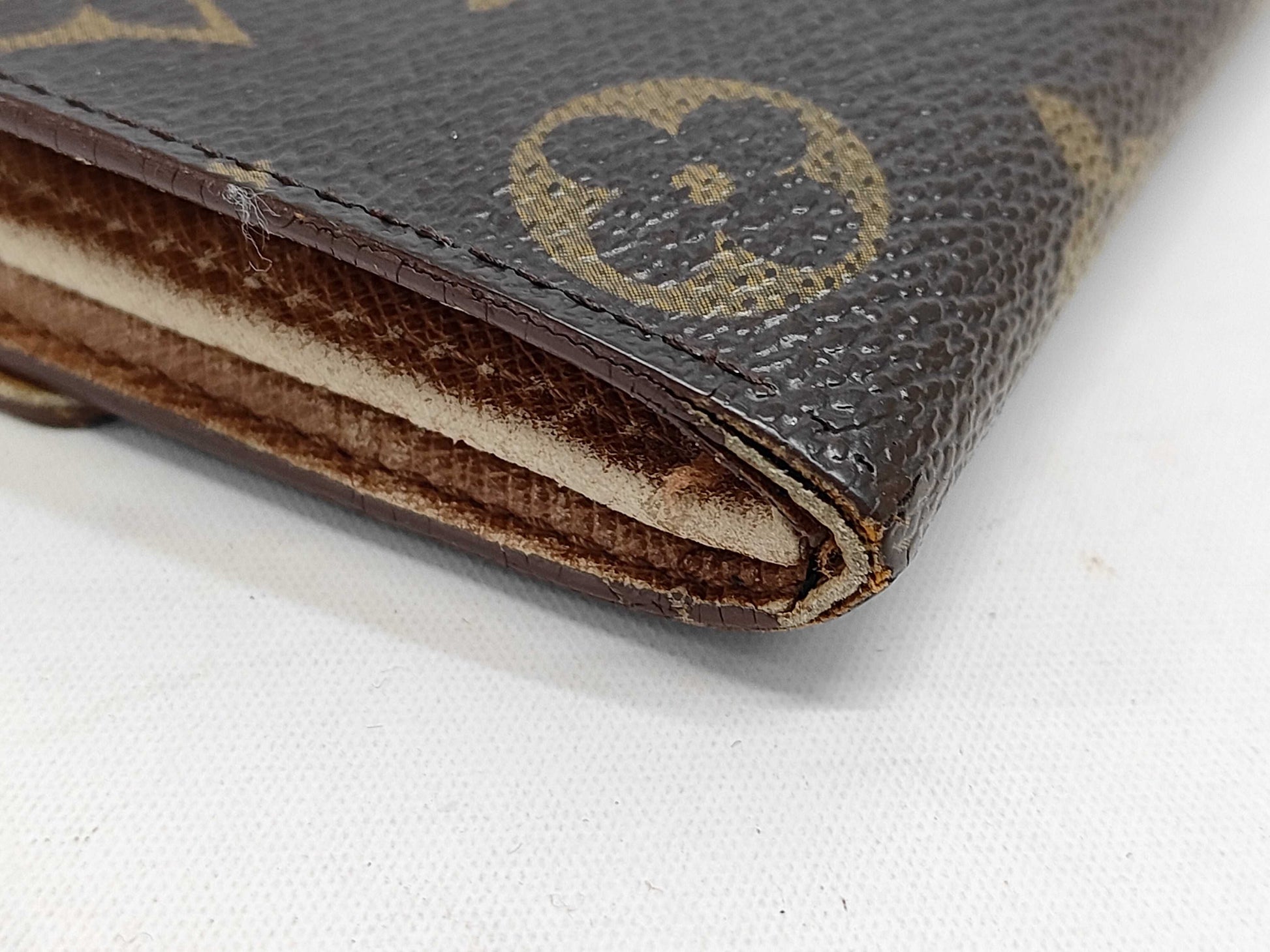 LOUIS VUITTON Monogram Postfeuille Sarah Wallet