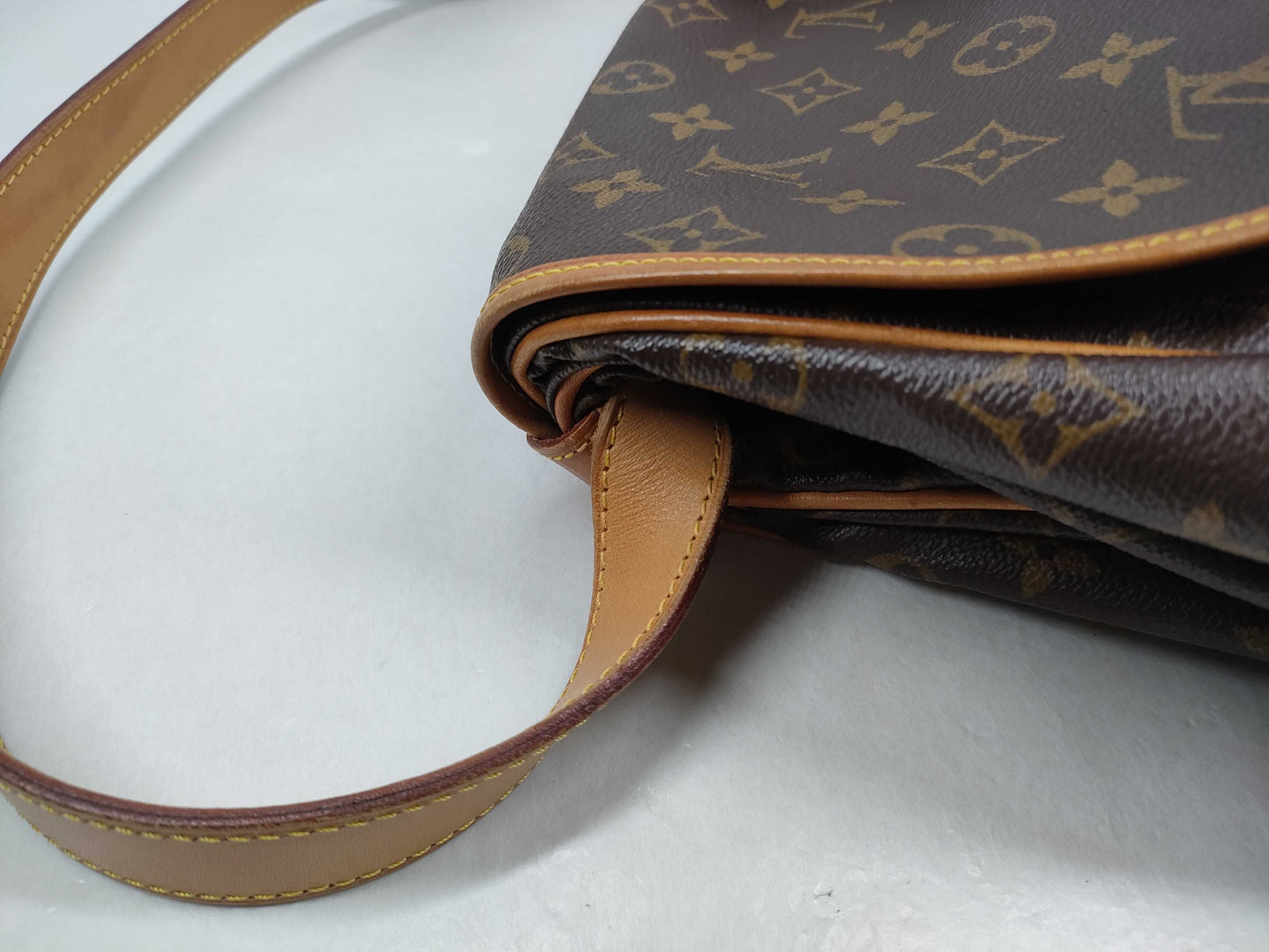 LOUIS VUITTON Monogram M42254 Saumur 35 Shoulder Bag