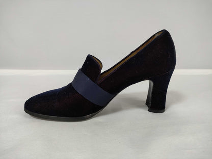 Yves Saint Laurent suede pumps