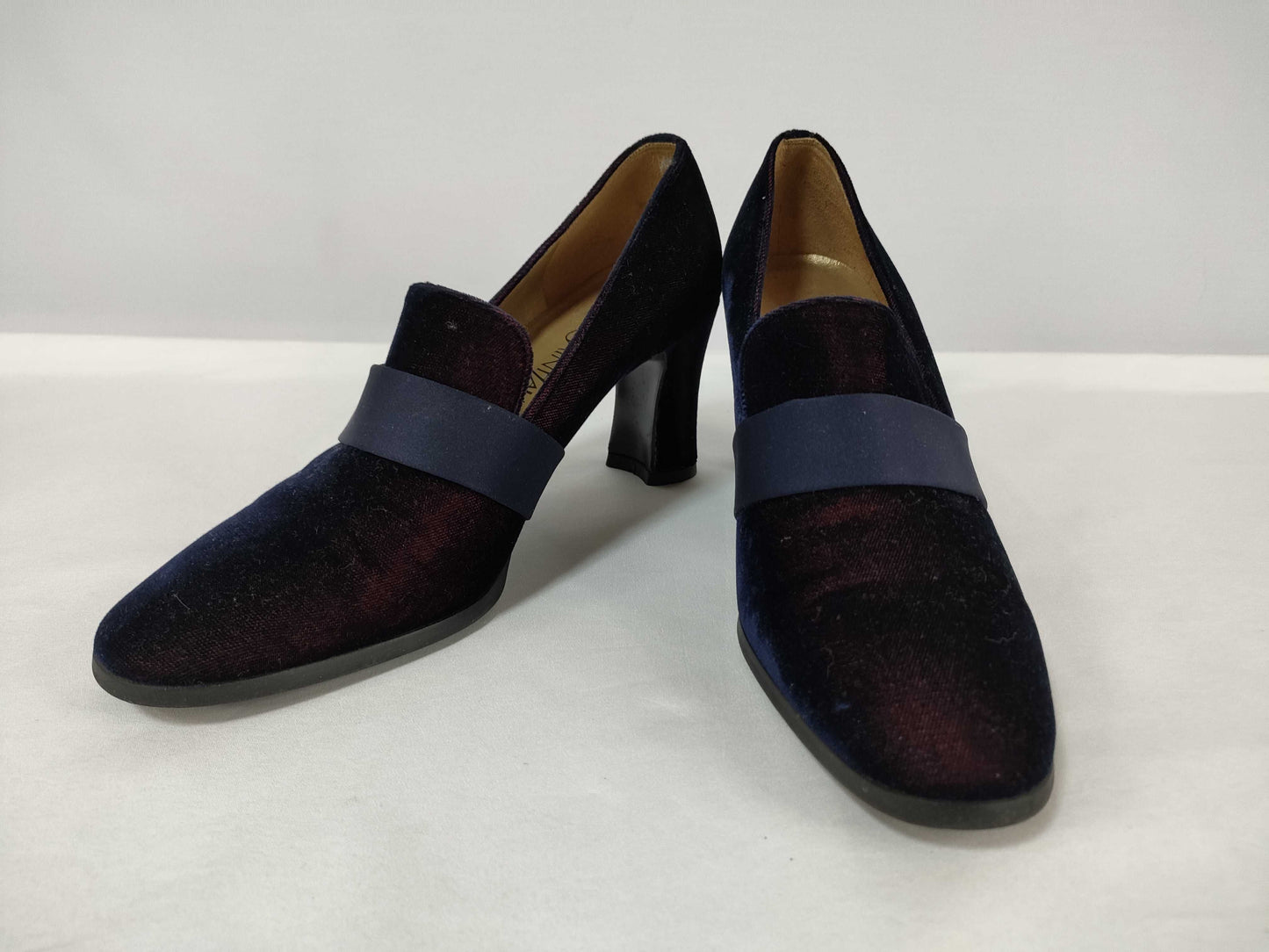 Yves Saint Laurent suede pumps