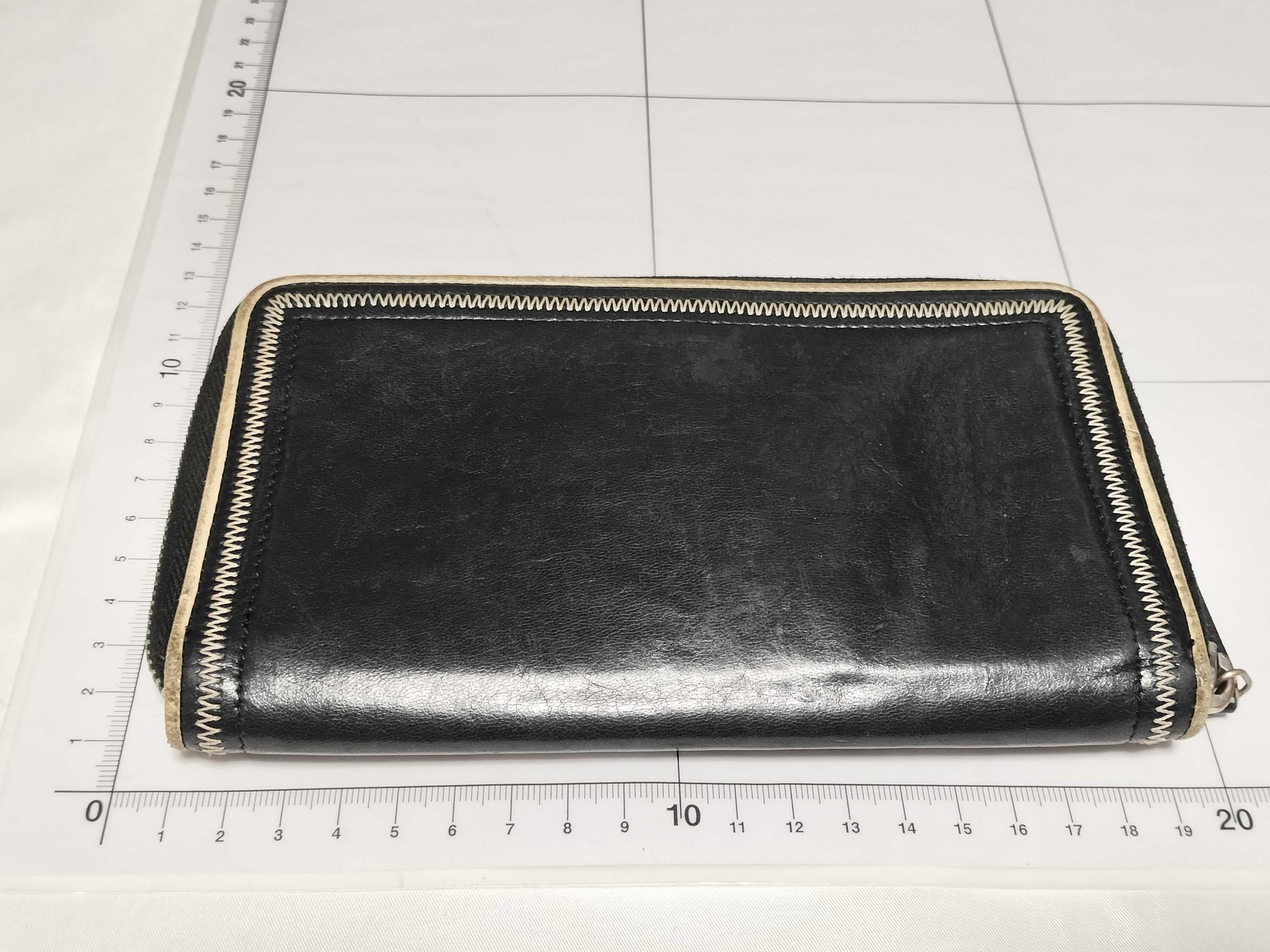 CHANEL Round Turn Wallet