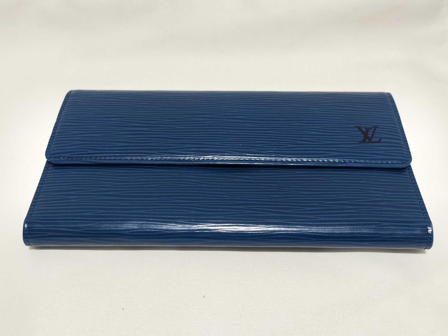 LOUIS VUITTON Epi M63384 Porte Tresor International Wallet