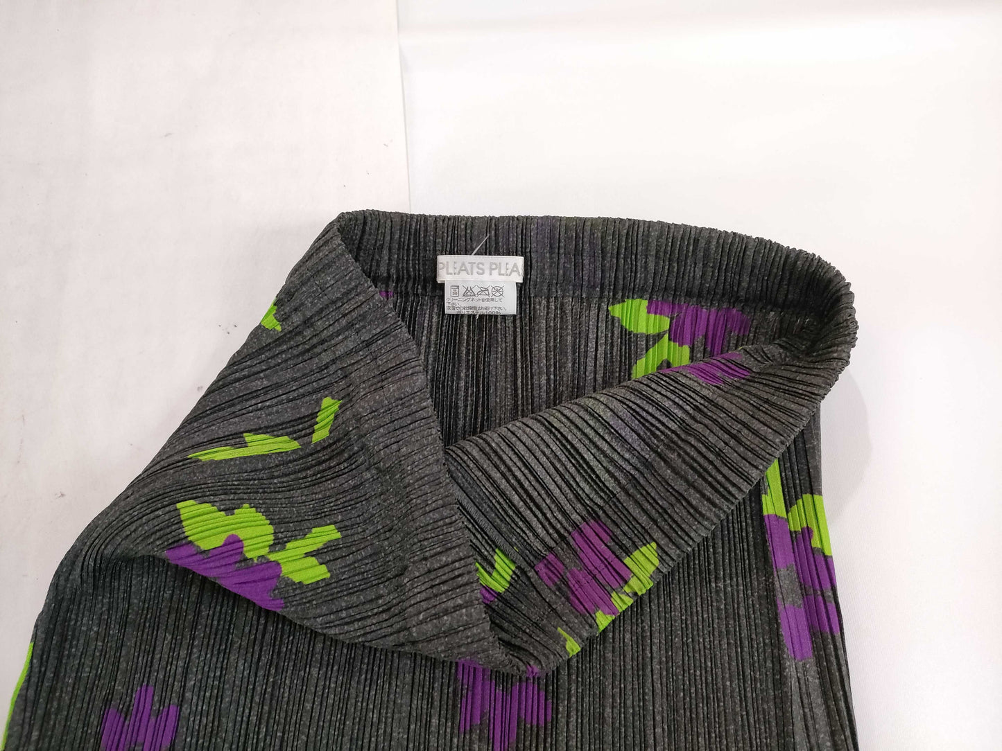 ISSEY MIYAKE Pleats Please Slit Skirt DGY/ PU Floral Print Skirt