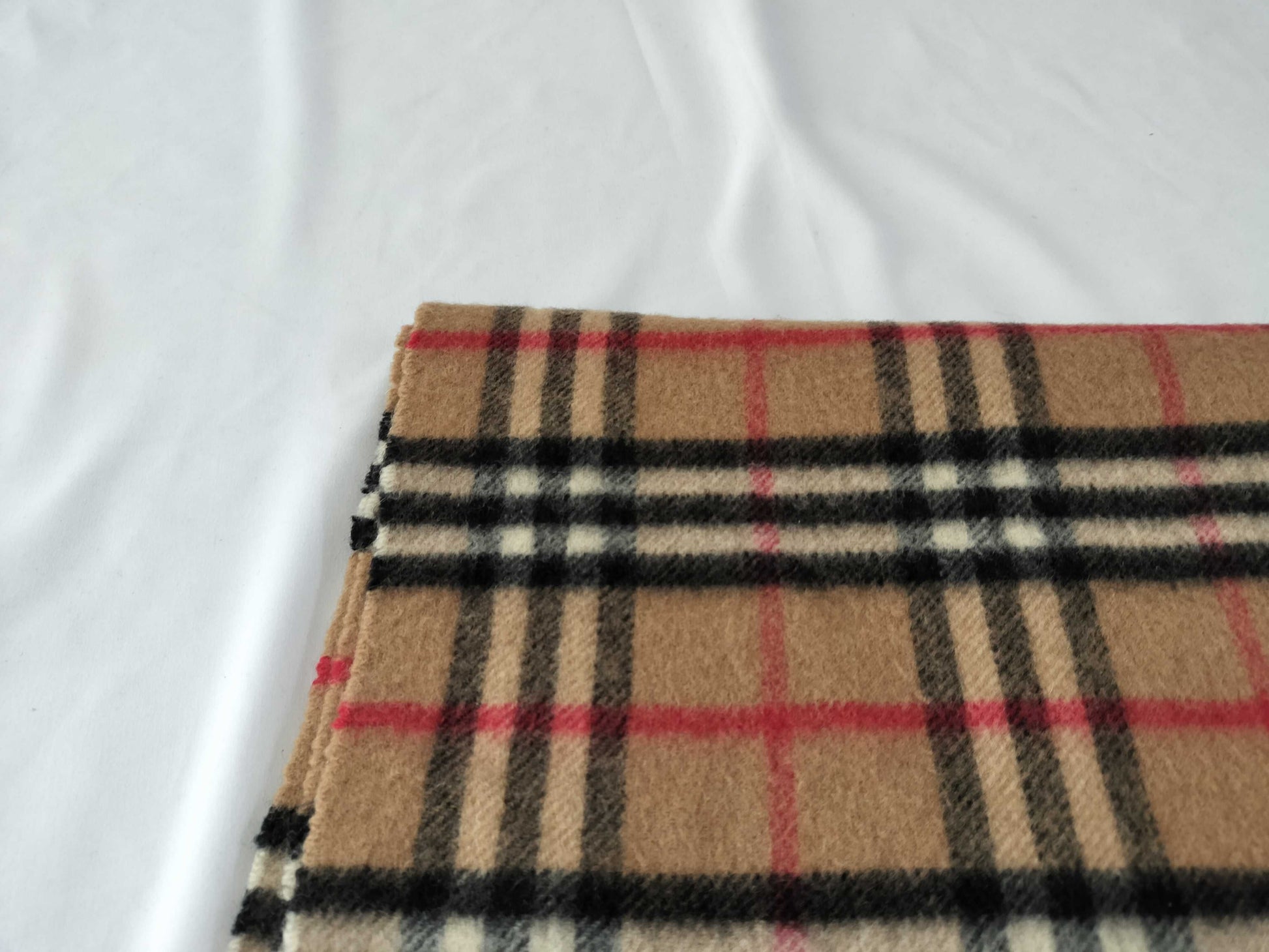 BURBERRY 100% Cashmere Scarf Beige