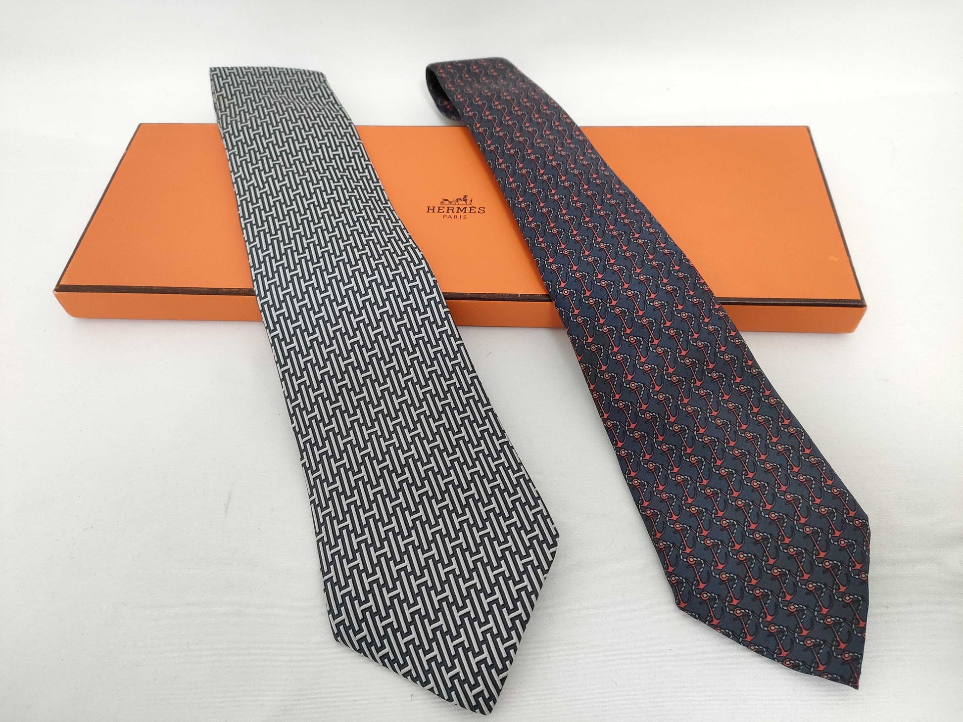 HERMES 2-piece tie