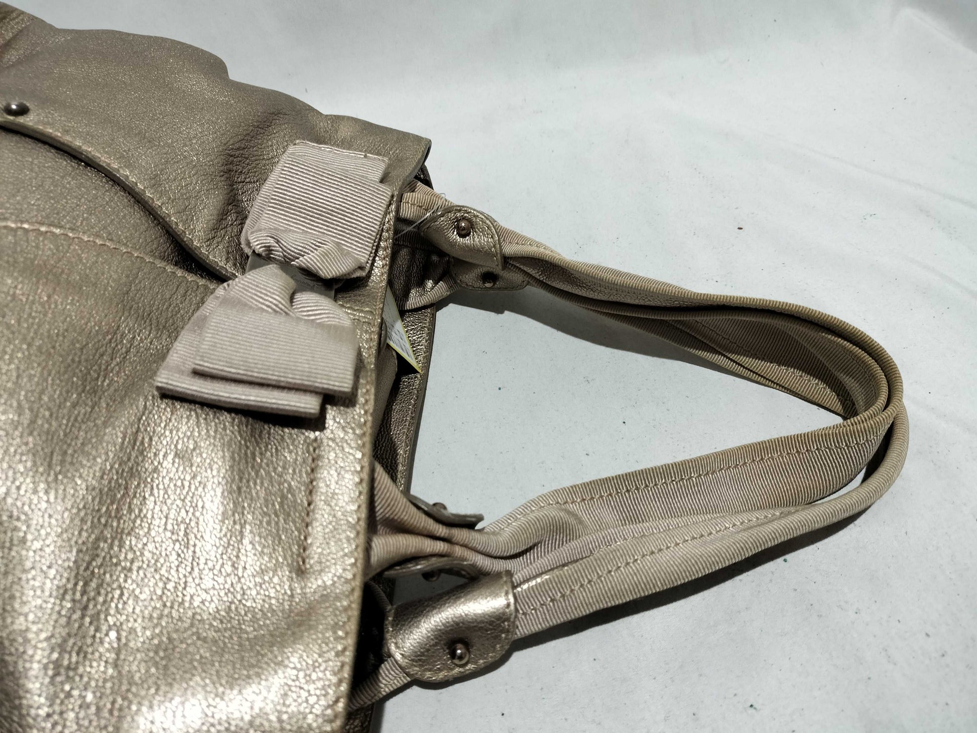 Salvatore Ferragamo Vara Ribbon Tote AU-21 B665 Champagne Gold Handbag